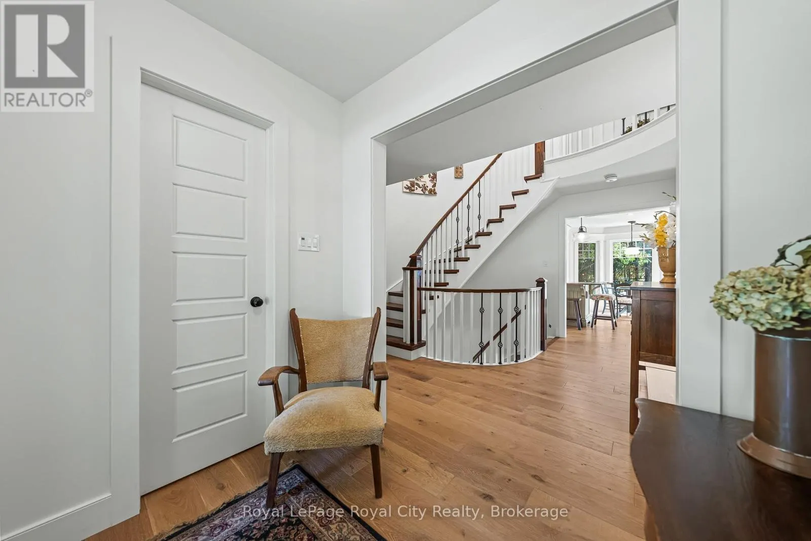 35 MONTICELLO CRESCENT