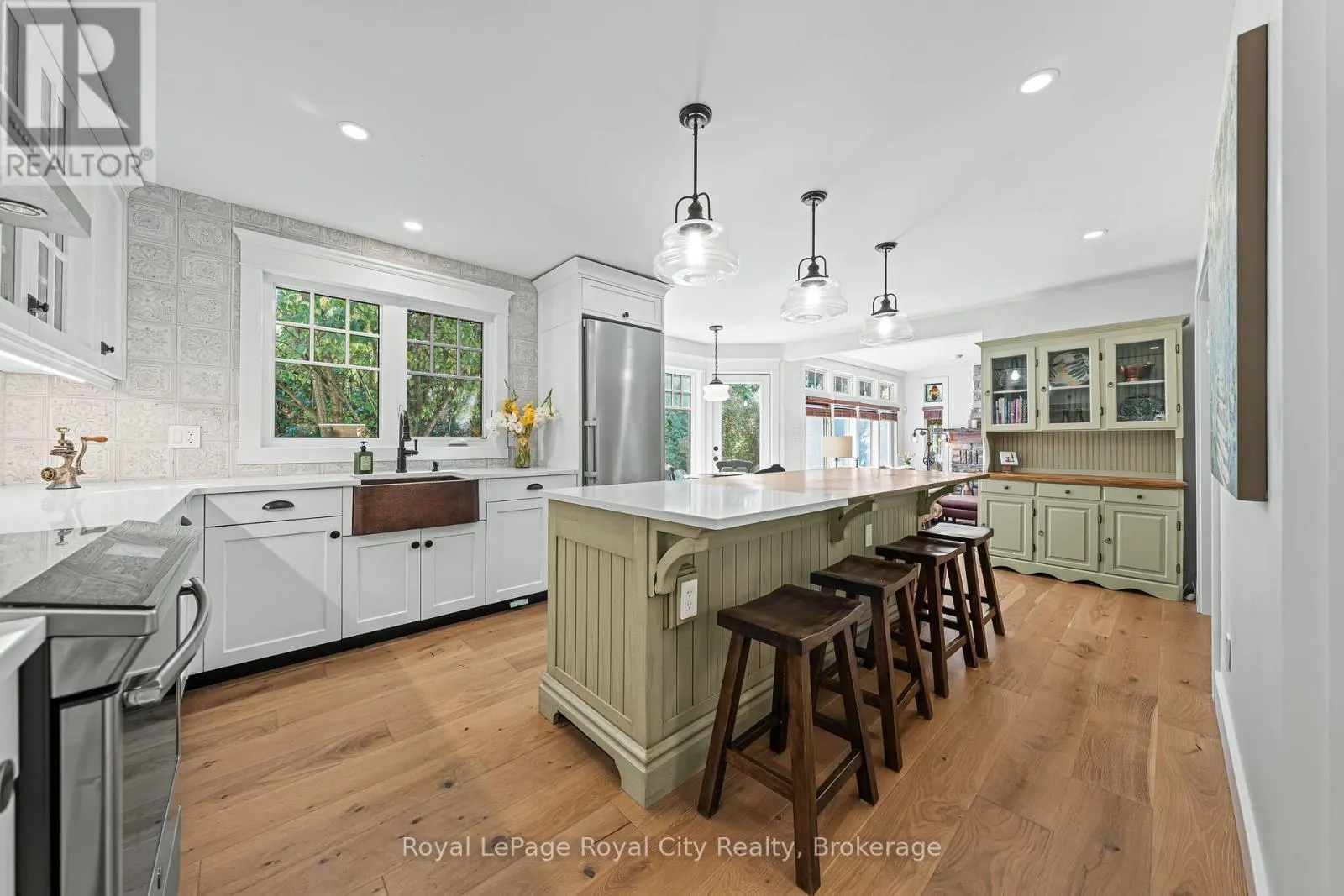 35 MONTICELLO CRESCENT