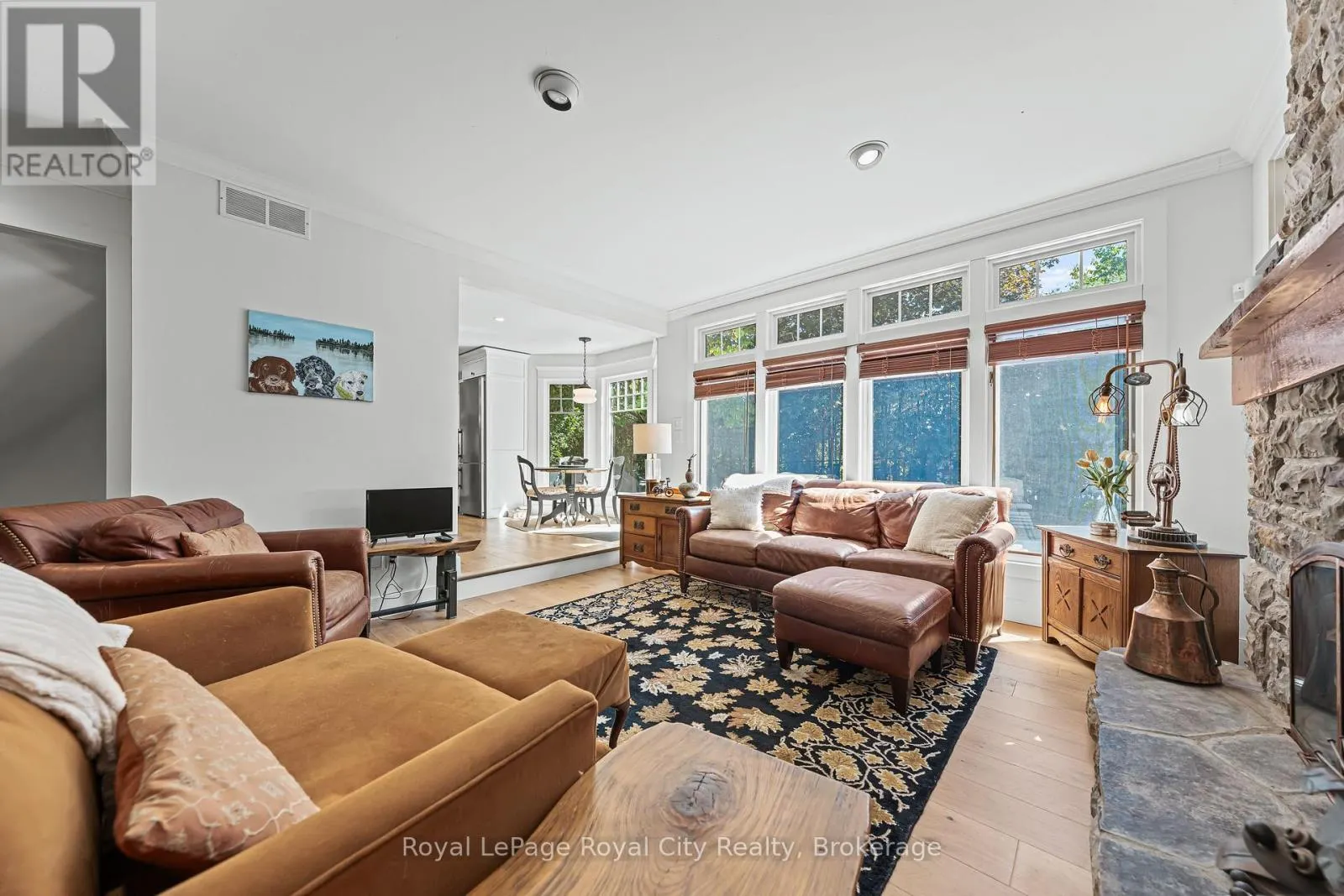 35 MONTICELLO CRESCENT