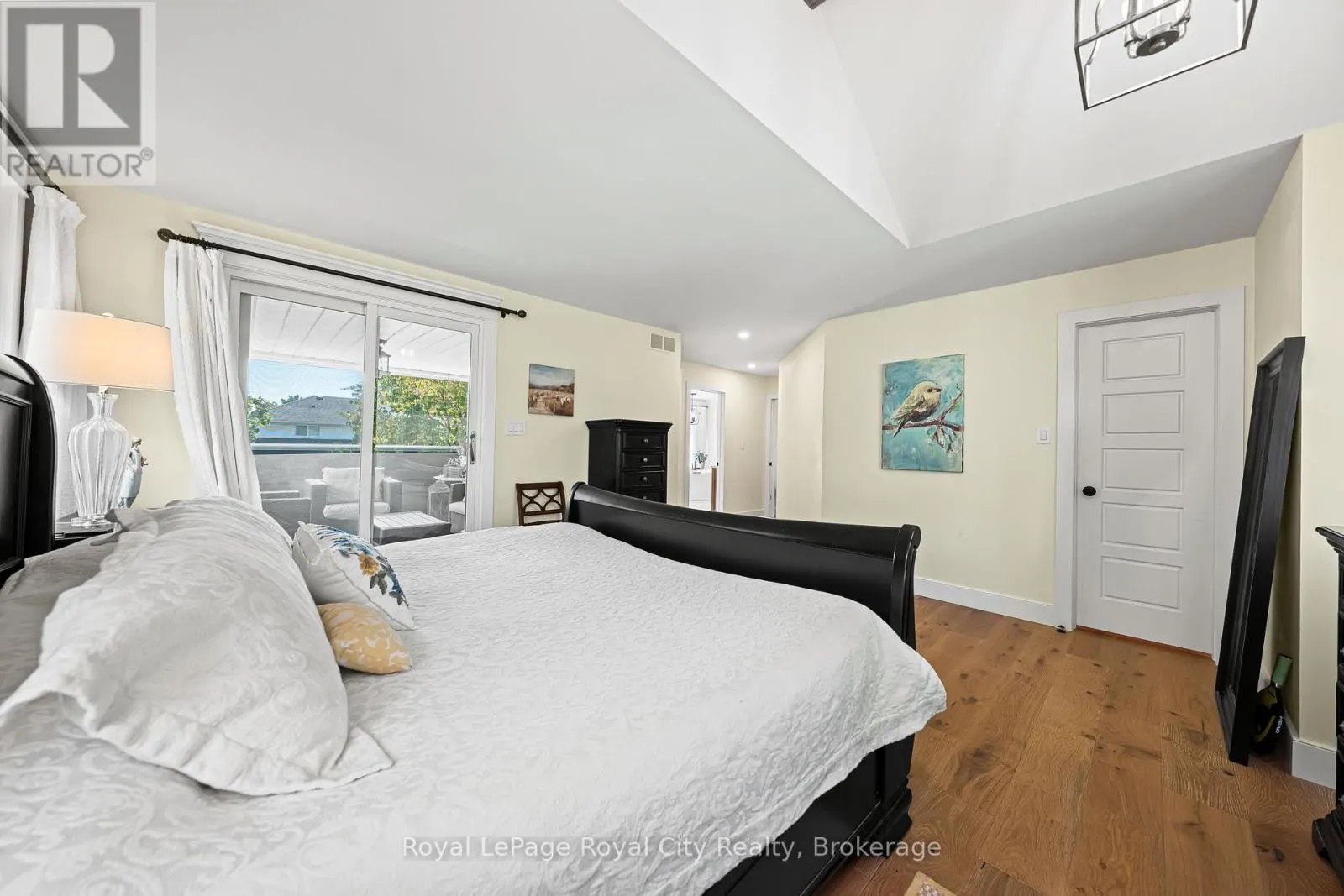 35 MONTICELLO CRESCENT