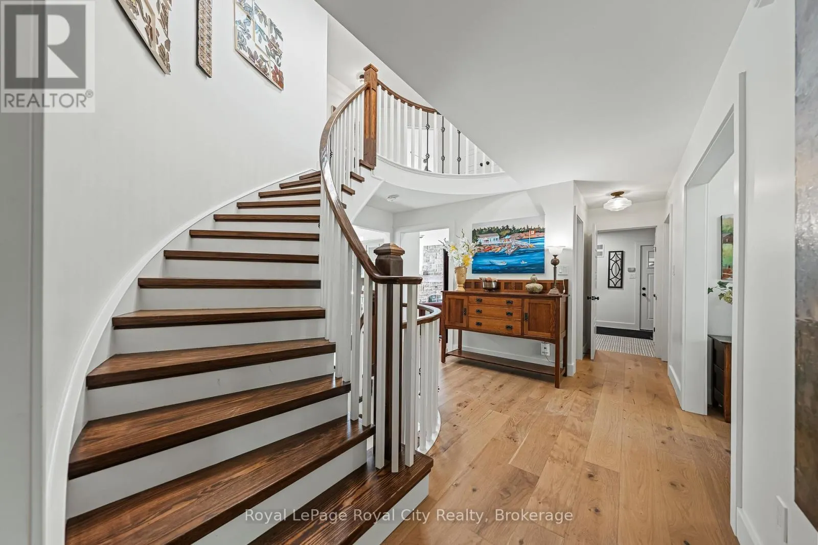 35 MONTICELLO CRESCENT