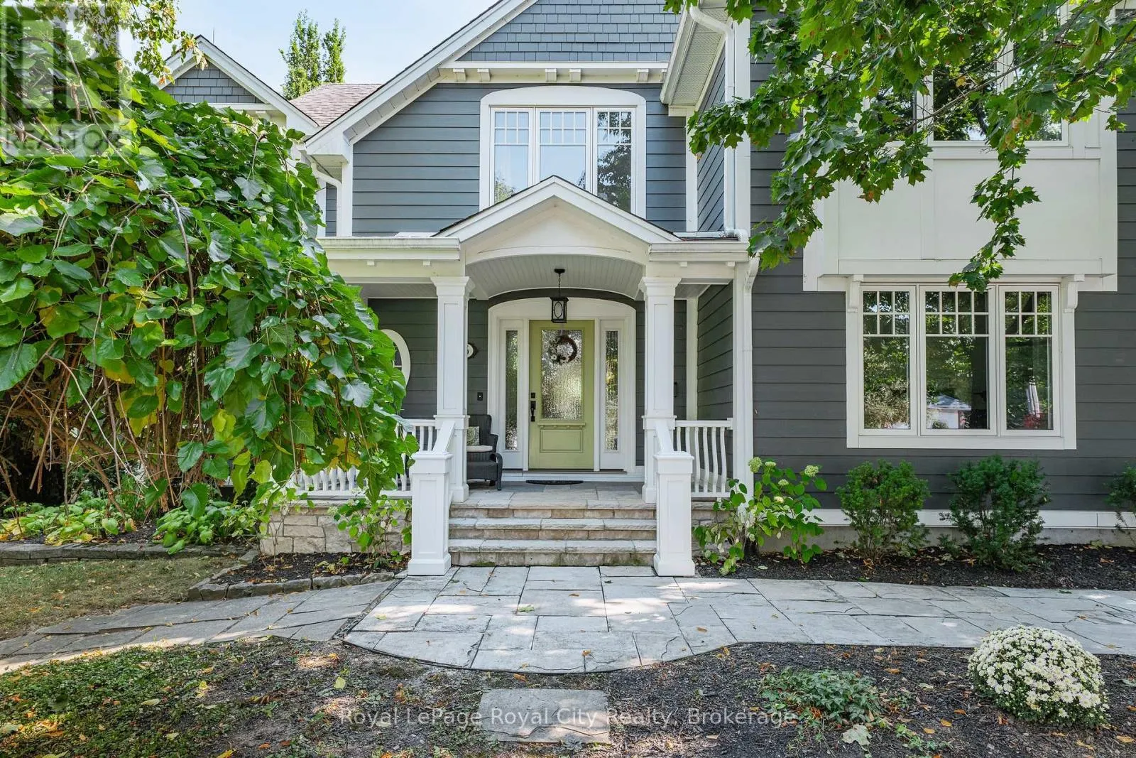 35 MONTICELLO CRESCENT