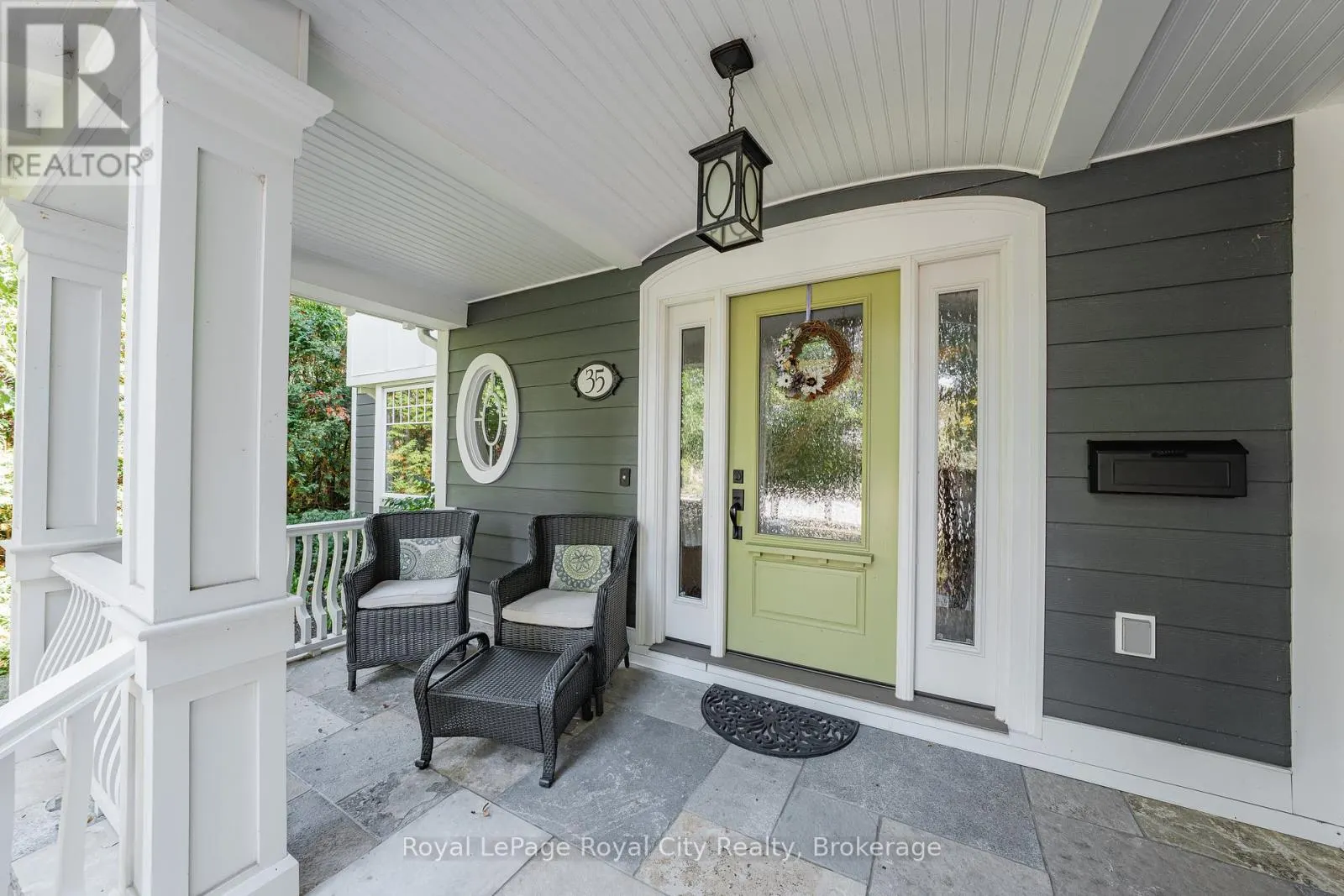 35 MONTICELLO CRESCENT