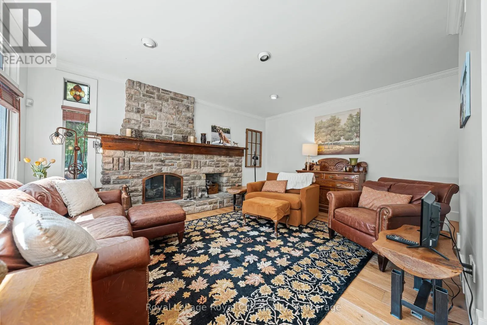 35 MONTICELLO CRESCENT