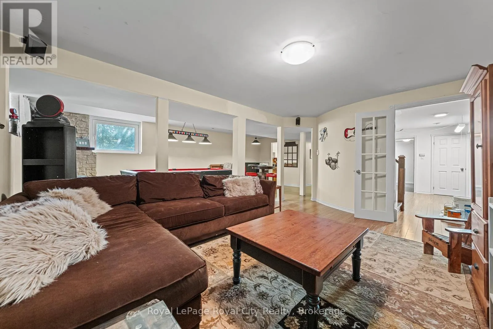 35 MONTICELLO CRESCENT