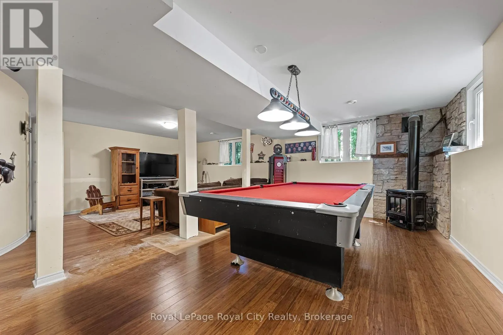 35 MONTICELLO CRESCENT