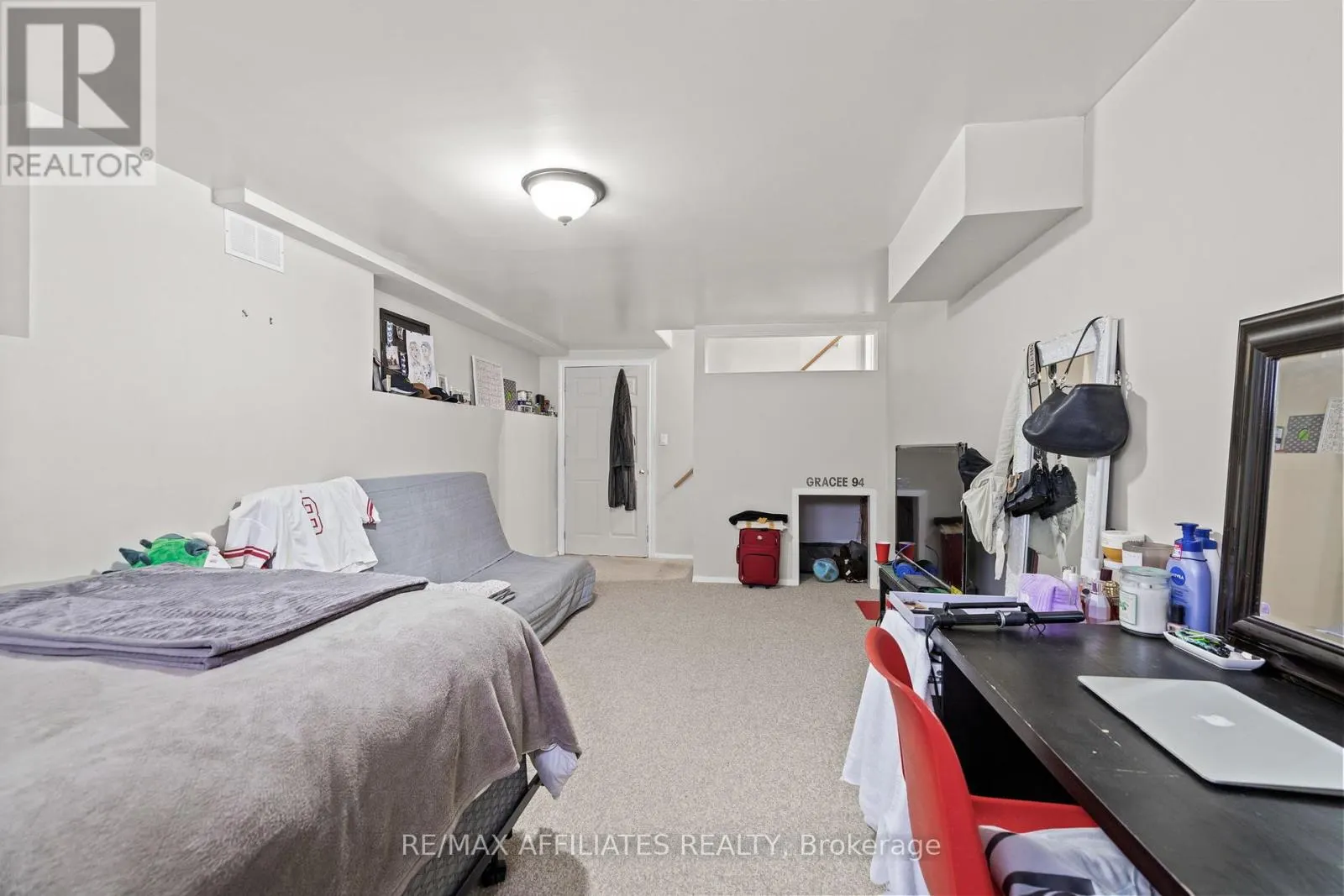 43 BLUEGRASS DRIVE