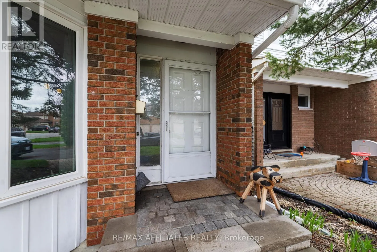 43 BLUEGRASS DRIVE