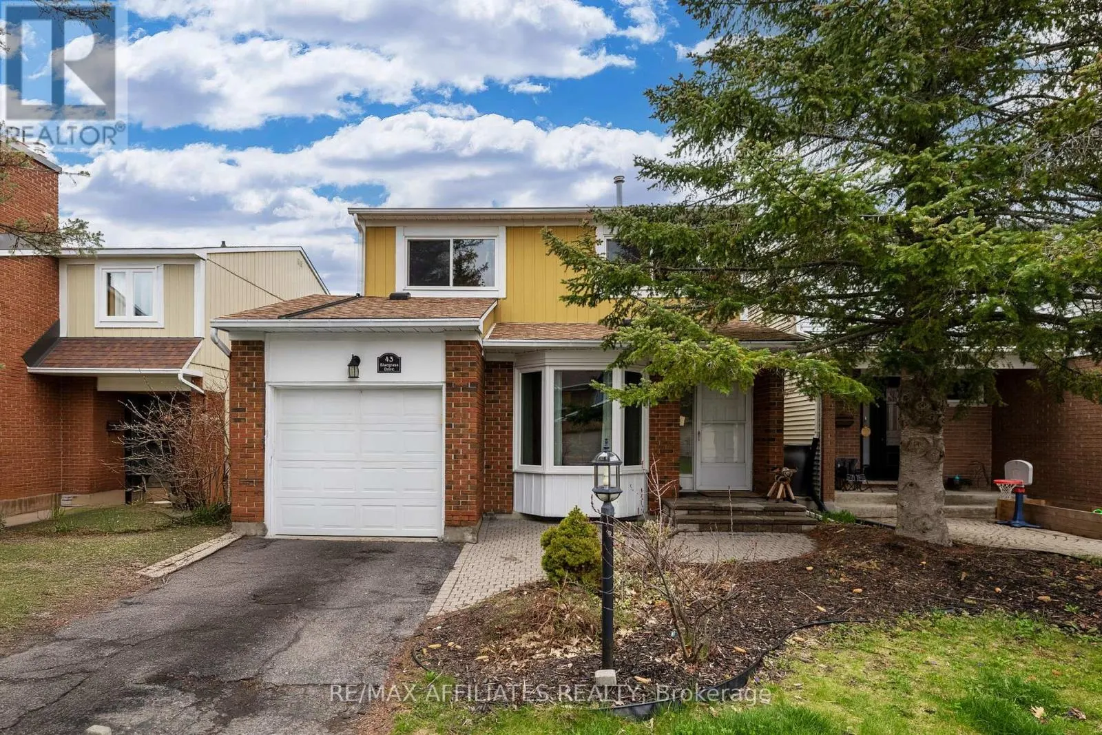 43 BLUEGRASS DRIVE