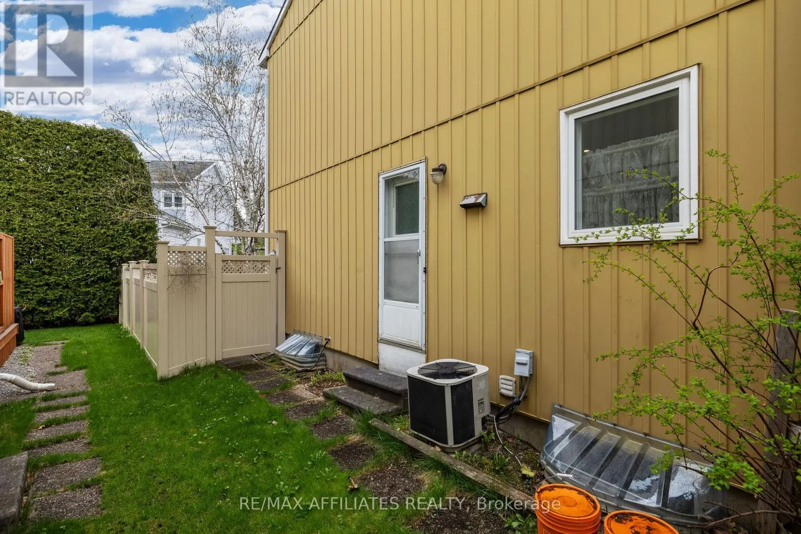 43 BLUEGRASS DRIVE