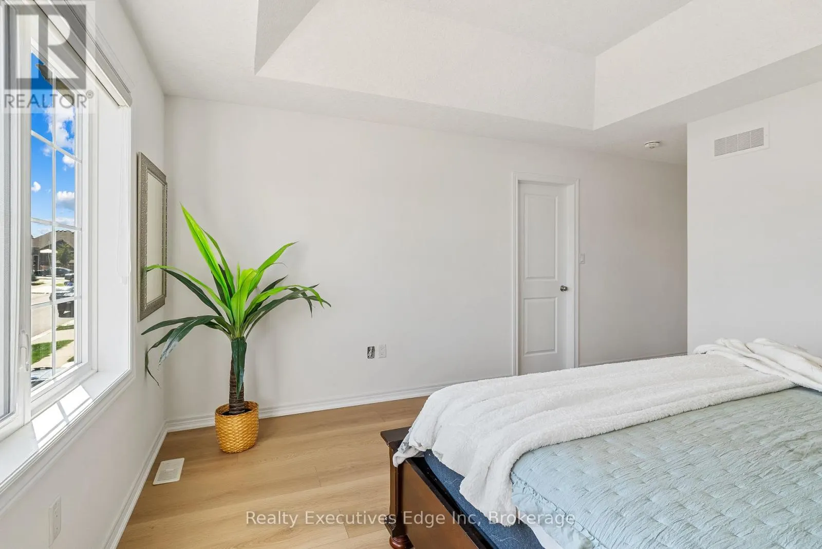 145 RIVERTRAIL AVENUE