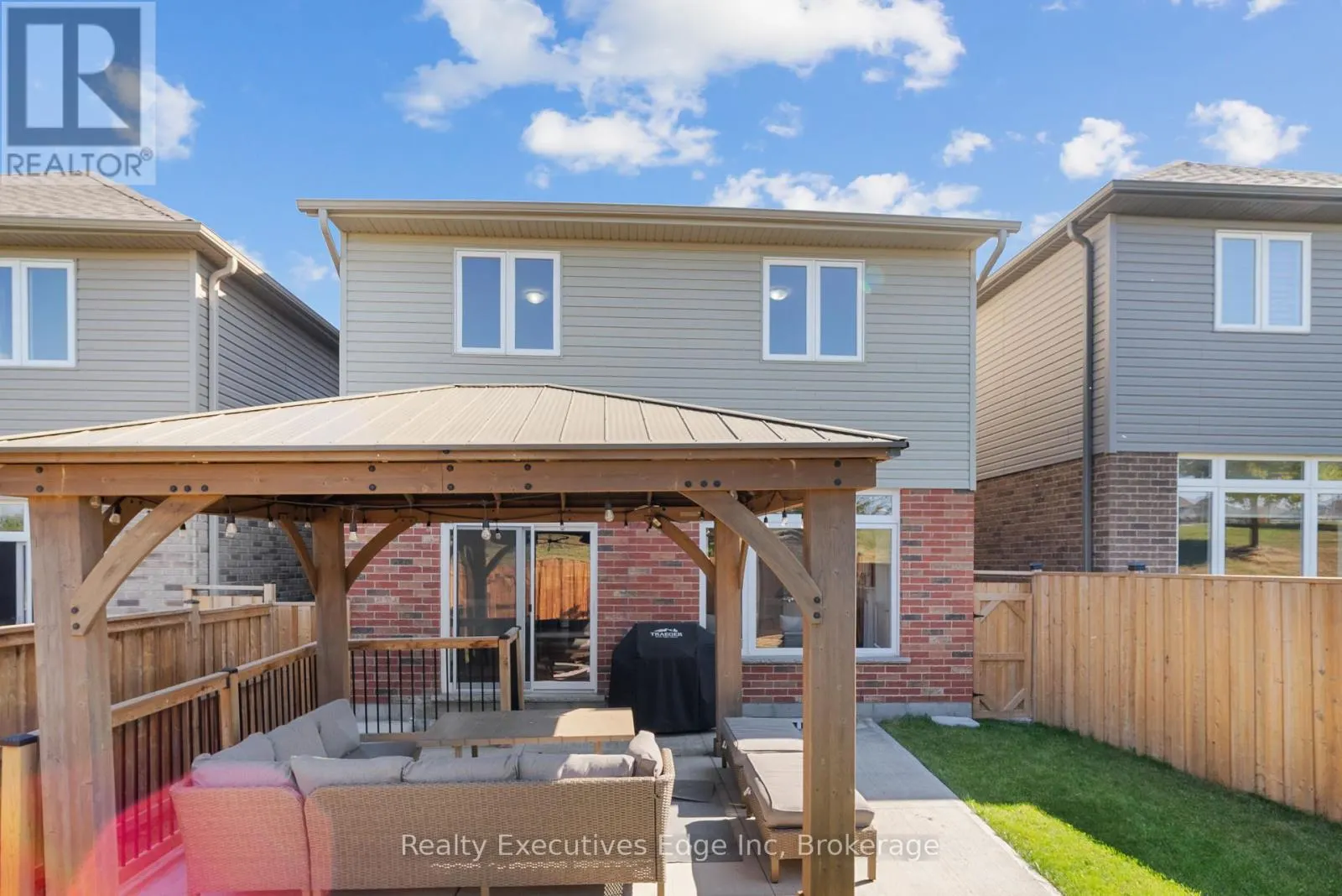 145 RIVERTRAIL AVENUE