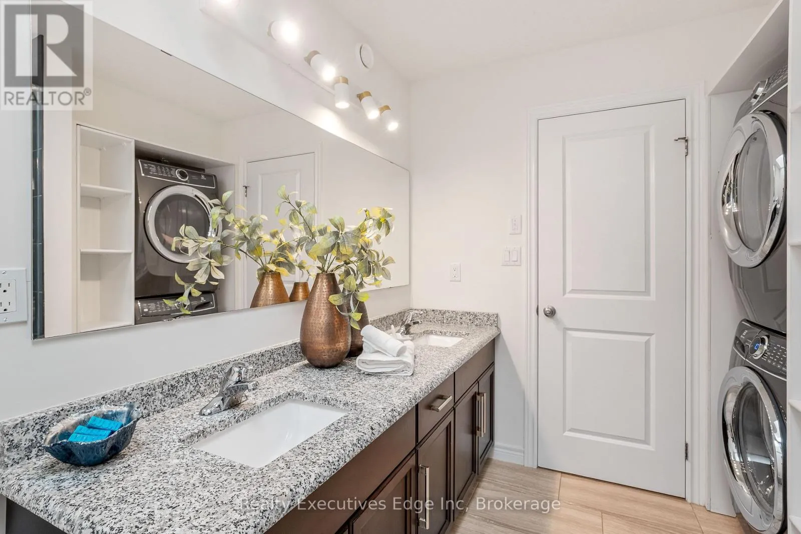 145 RIVERTRAIL AVENUE