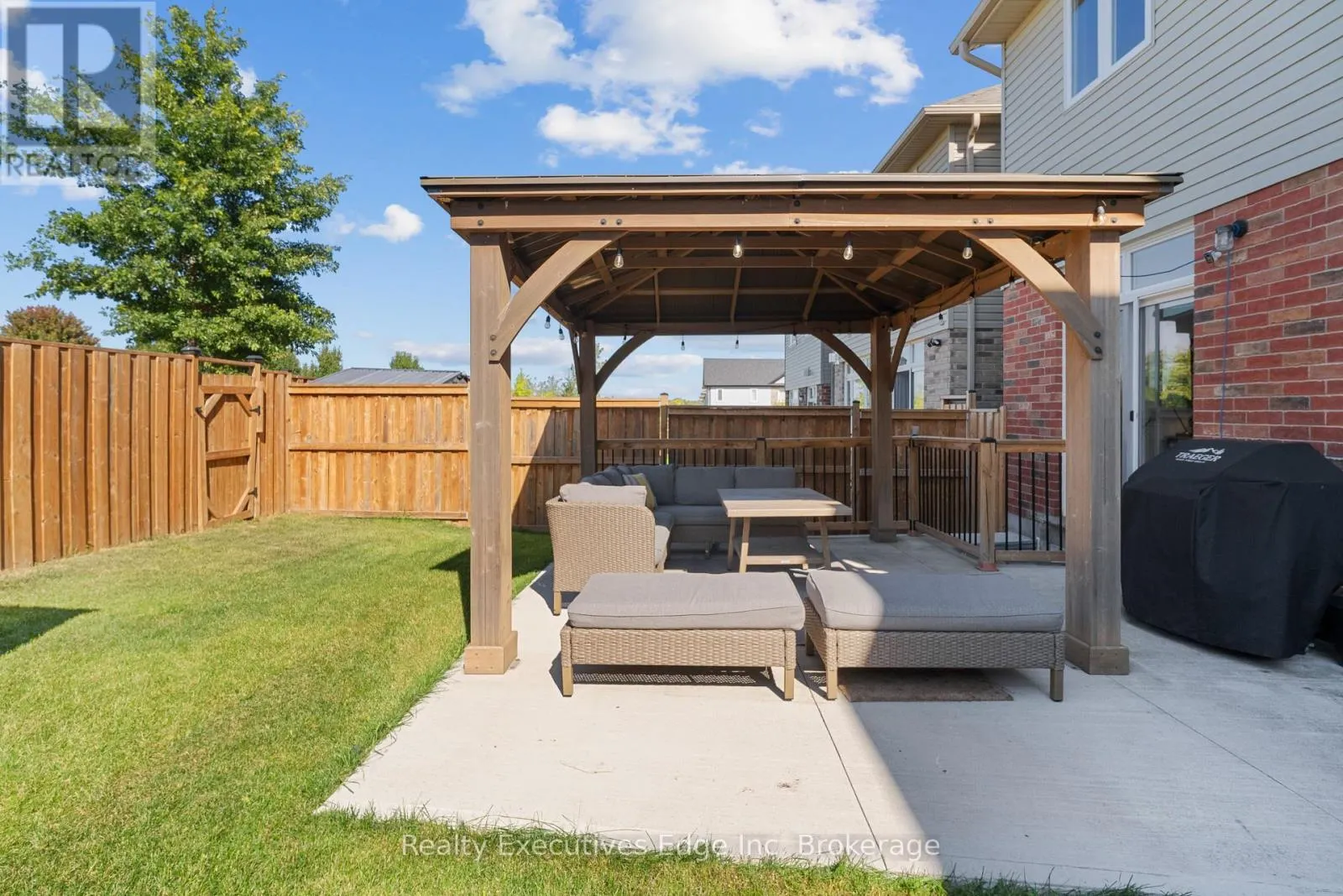 145 RIVERTRAIL AVENUE