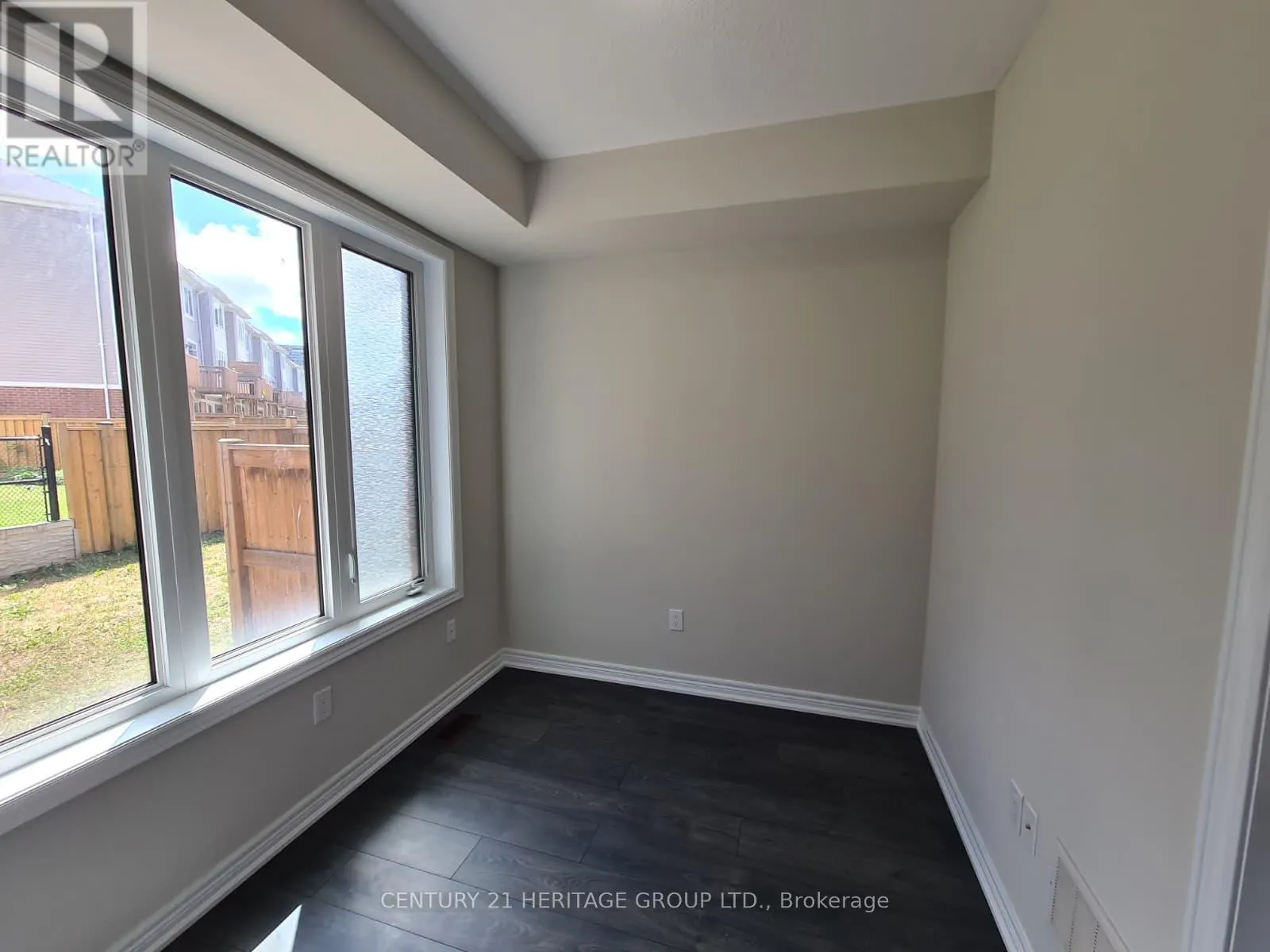 6 SNOWBERRY LANE