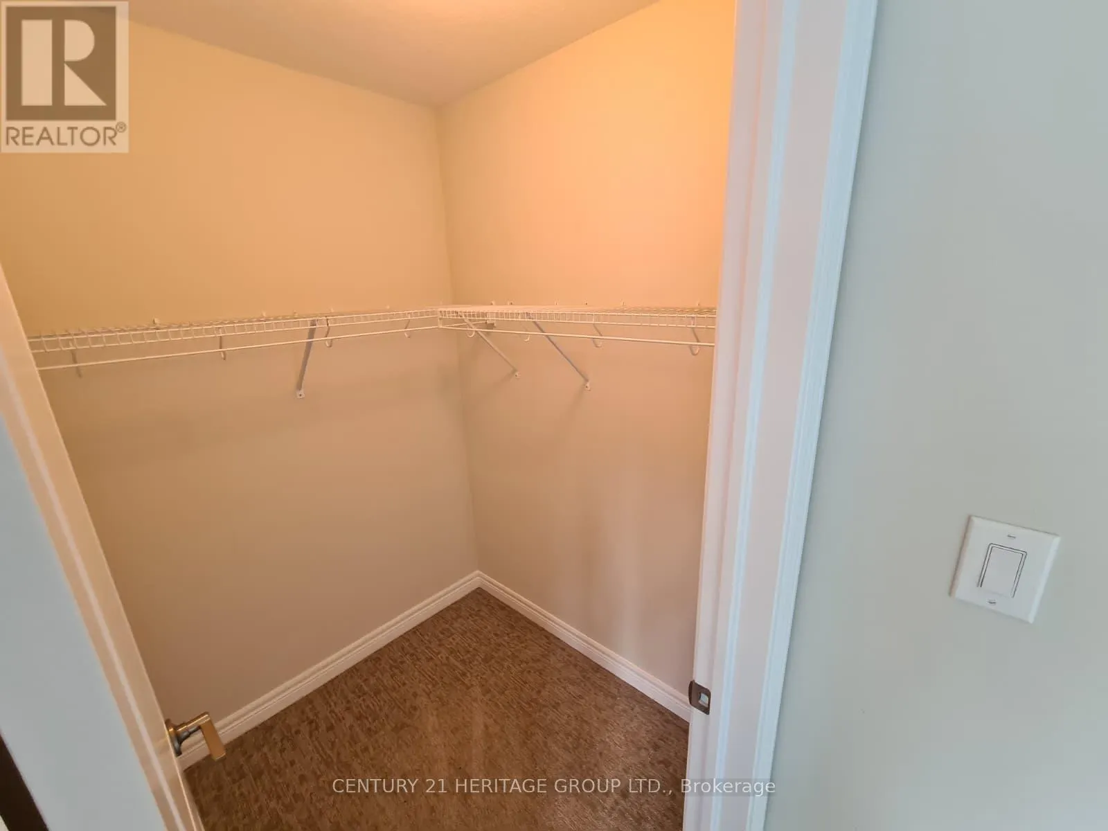 6 SNOWBERRY LANE