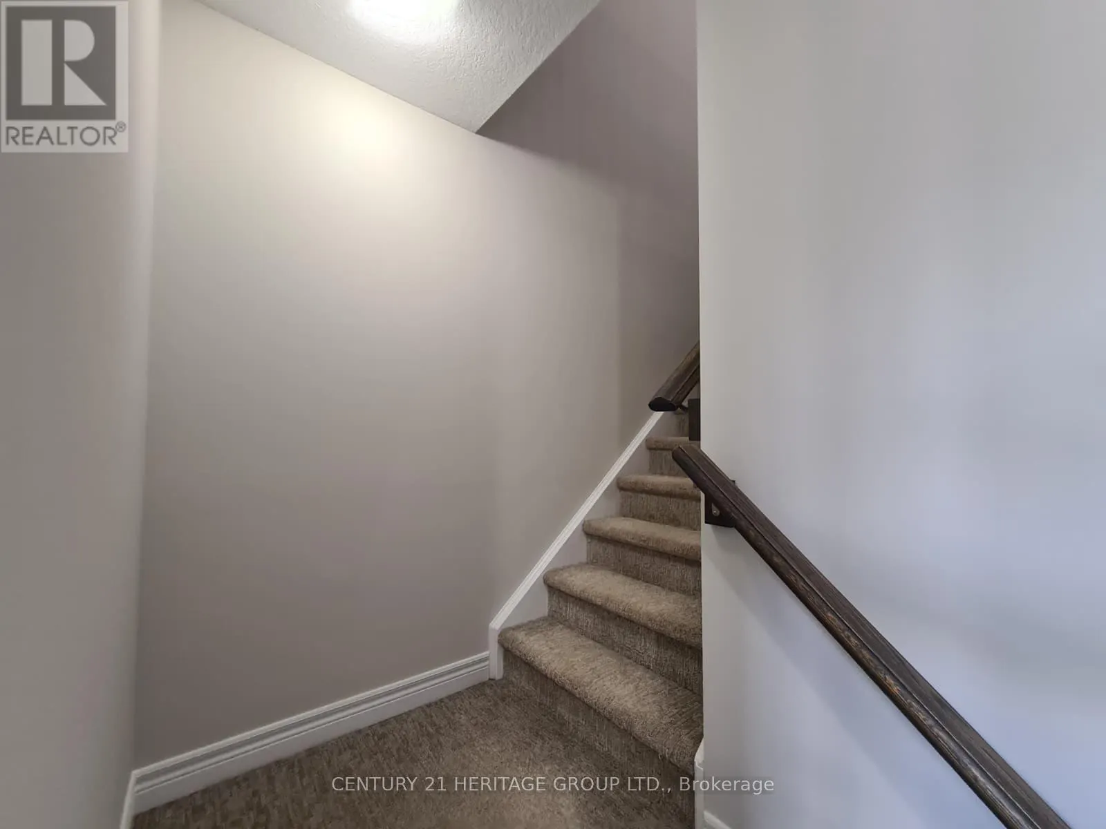 6 SNOWBERRY LANE