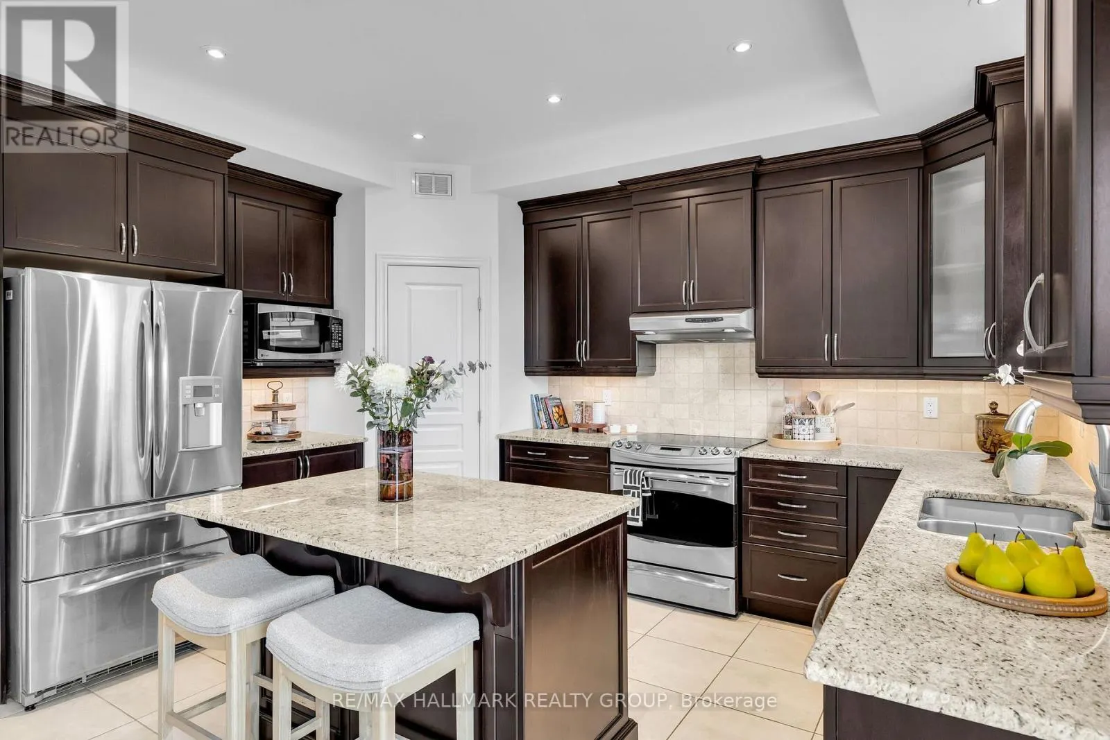 451 LANDSWOOD WAY