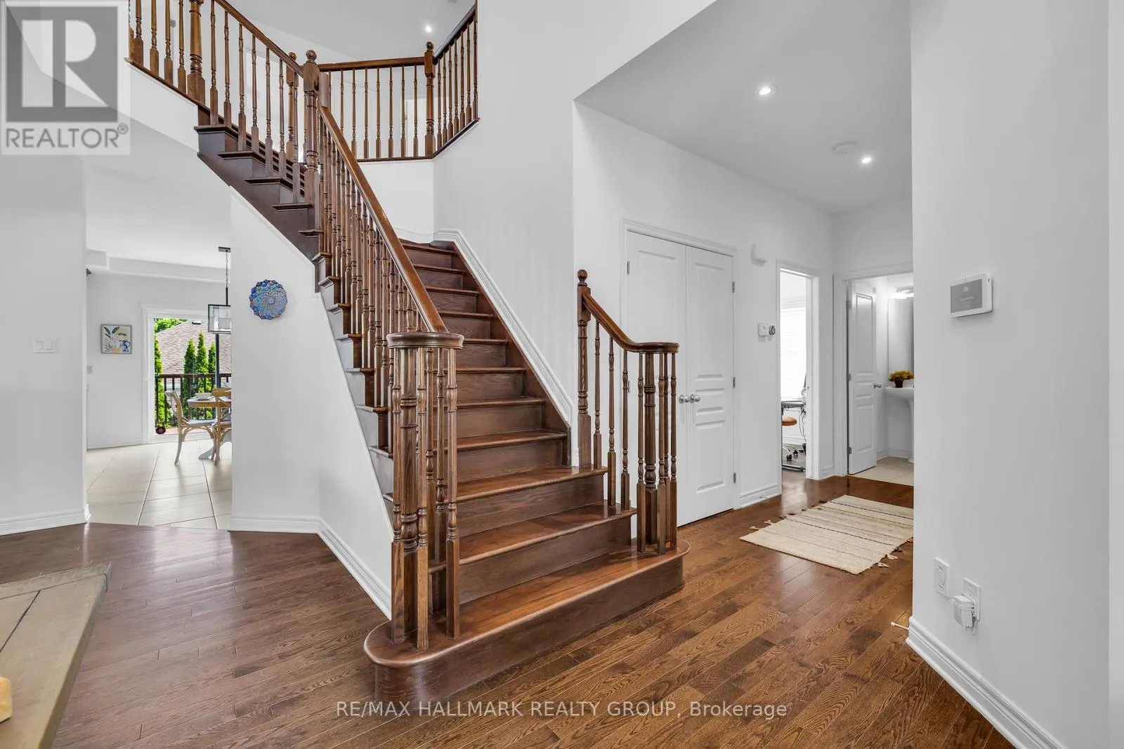 451 LANDSWOOD WAY
