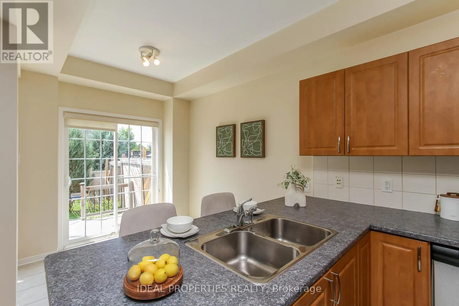 565 PEPPERVILLE CRESCENT