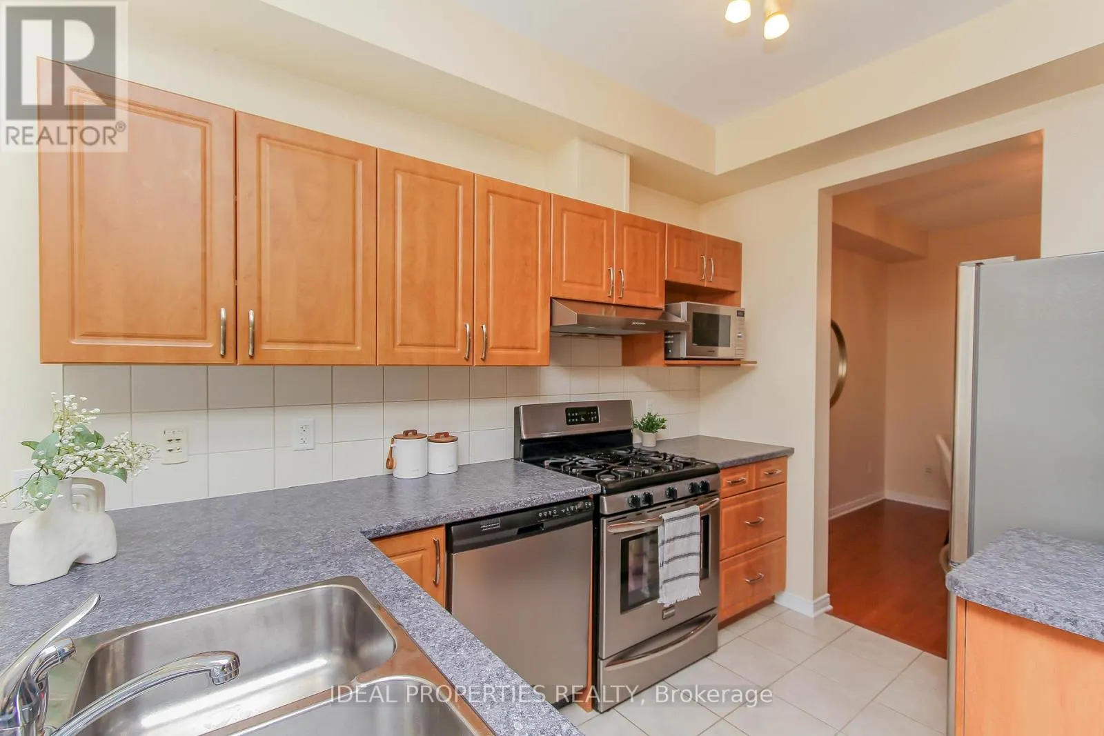 565 PEPPERVILLE CRESCENT