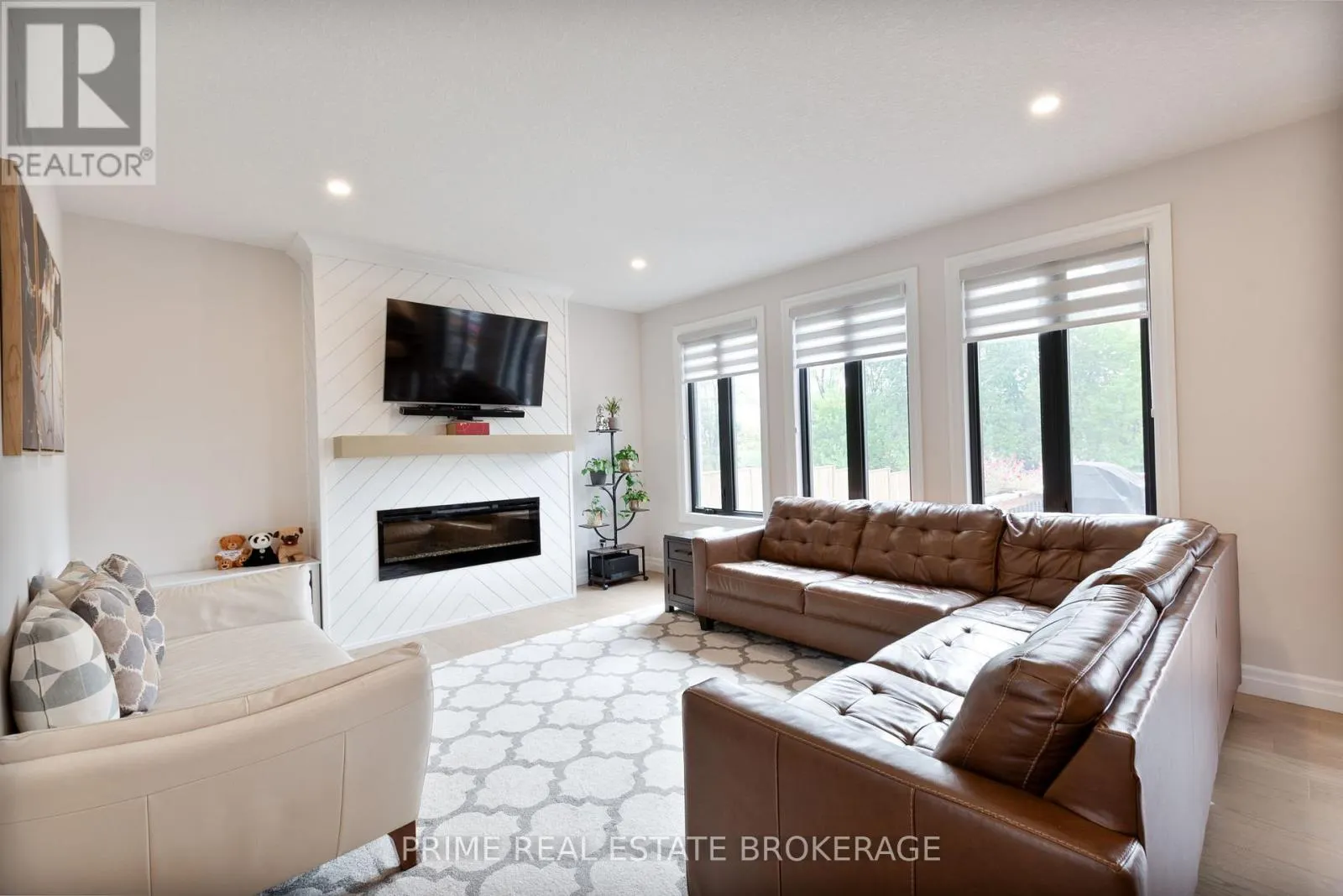 19 ASPEN CIRCLE