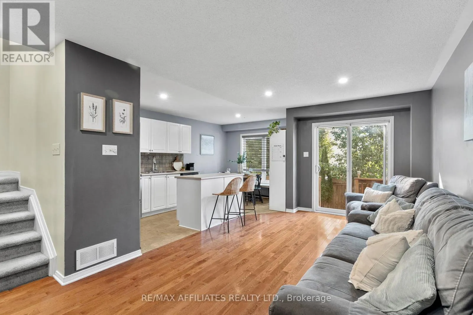 215 CATAMOUNT COURT