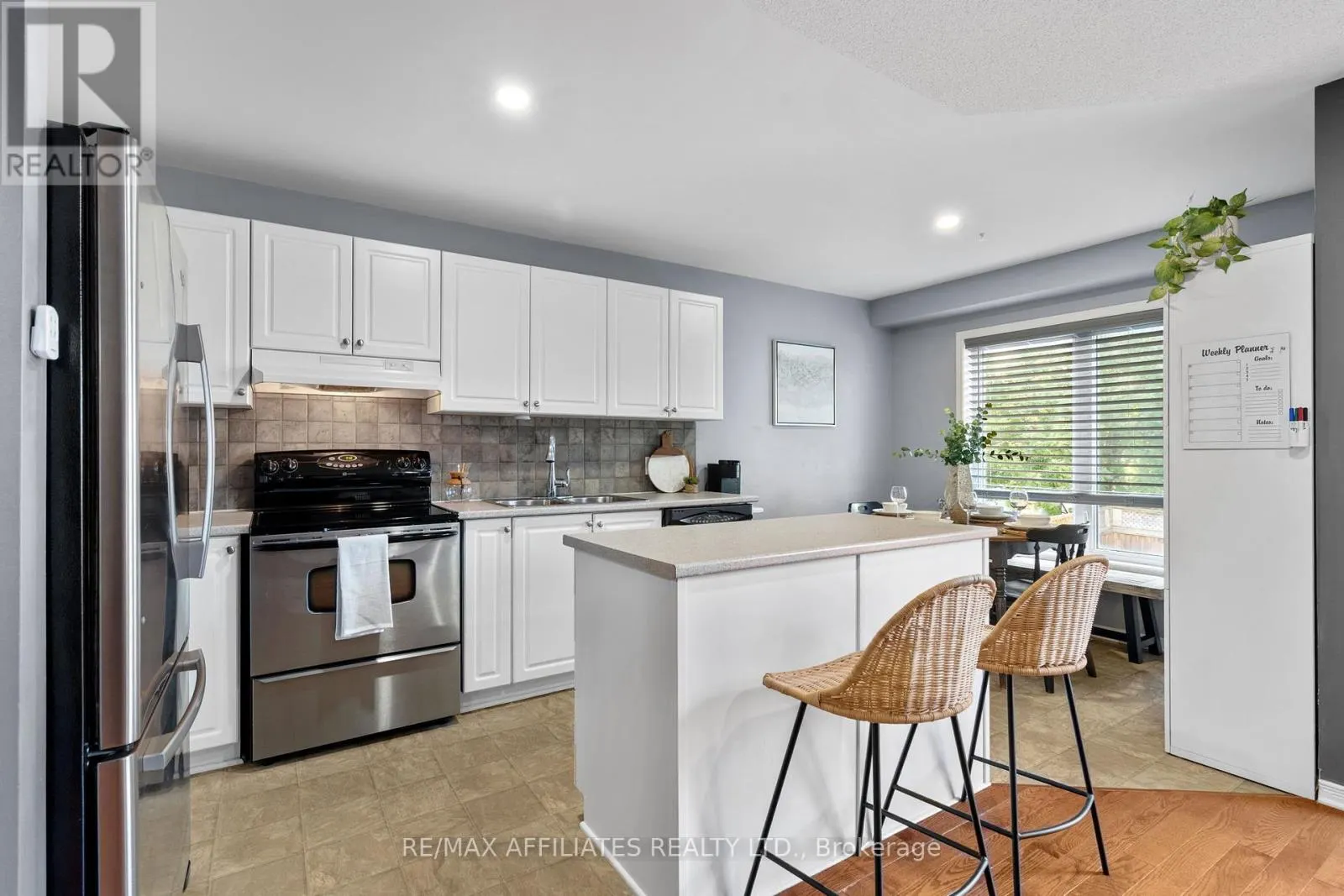 215 CATAMOUNT COURT