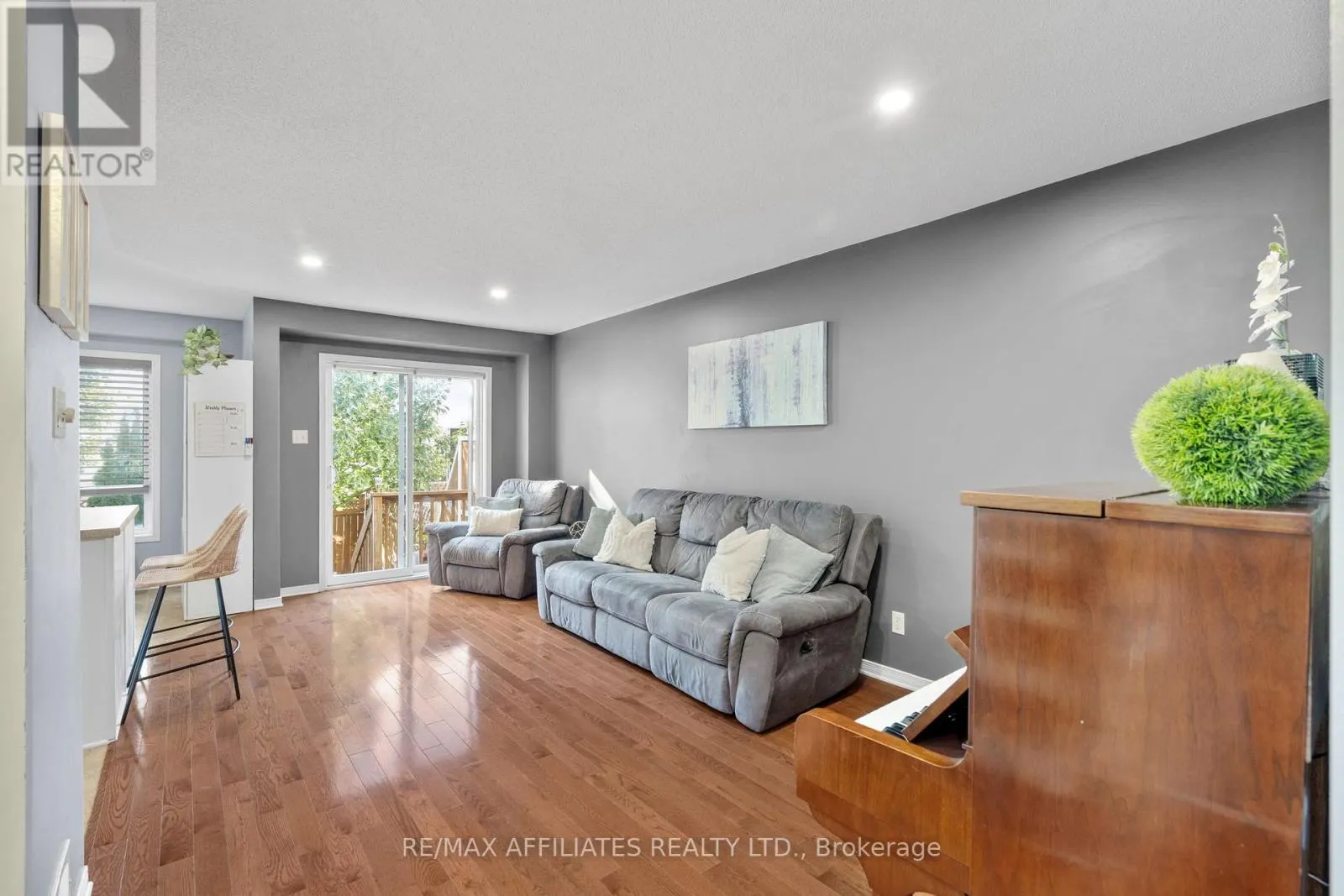 215 CATAMOUNT COURT