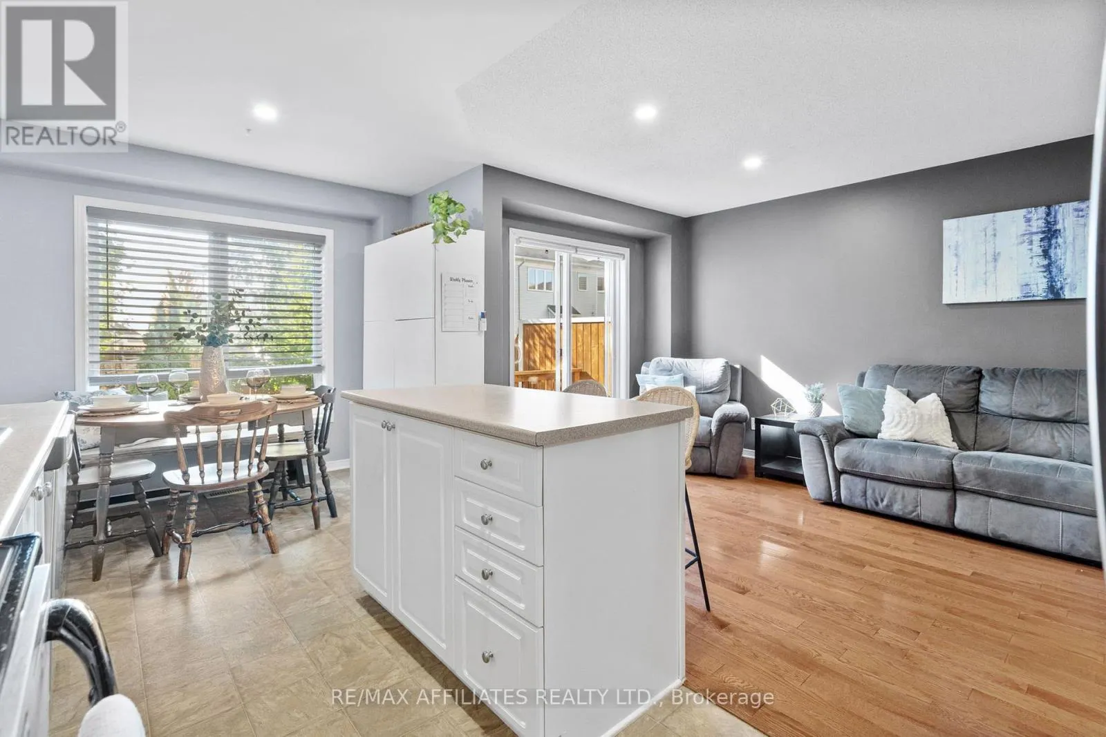 215 CATAMOUNT COURT