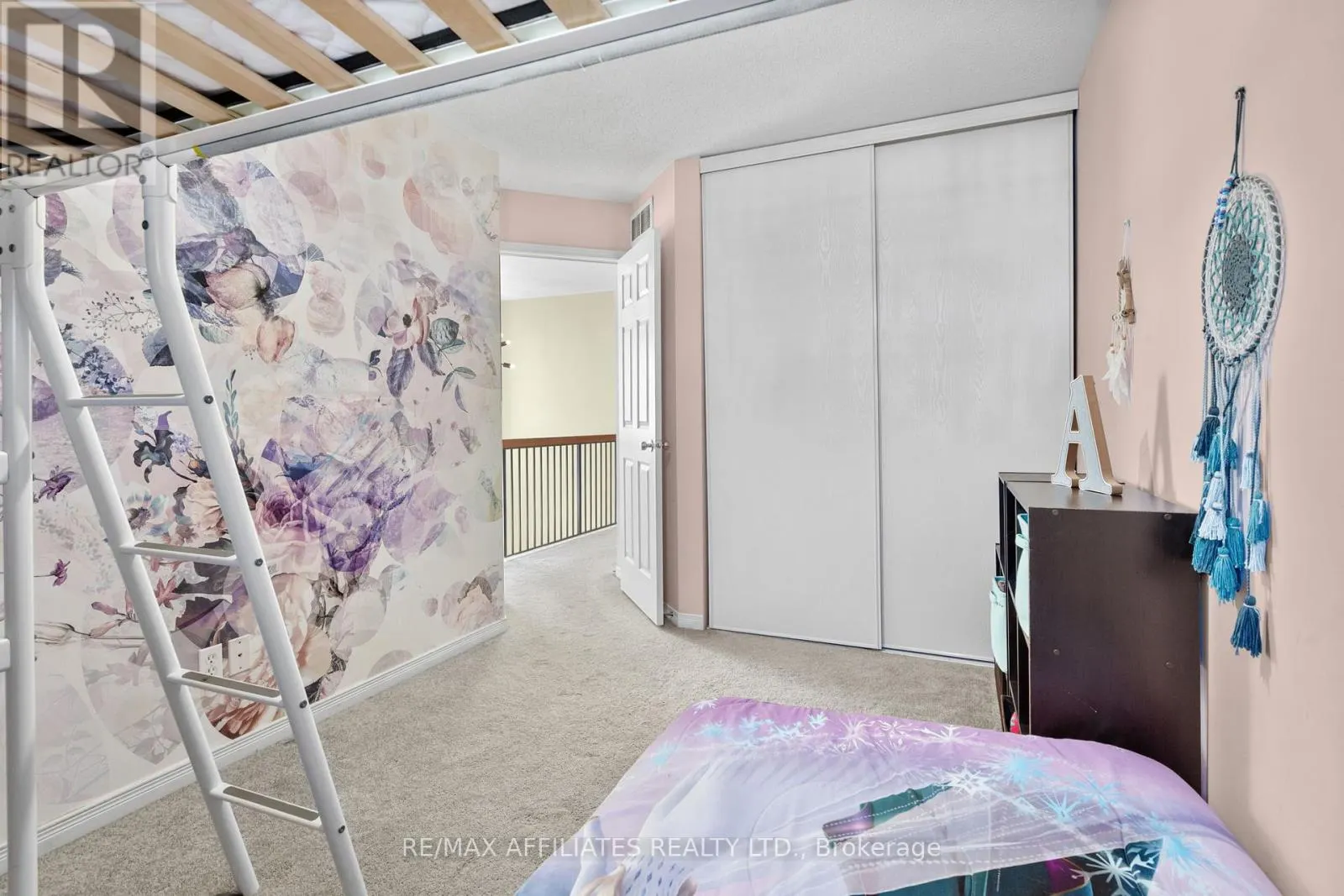 215 CATAMOUNT COURT