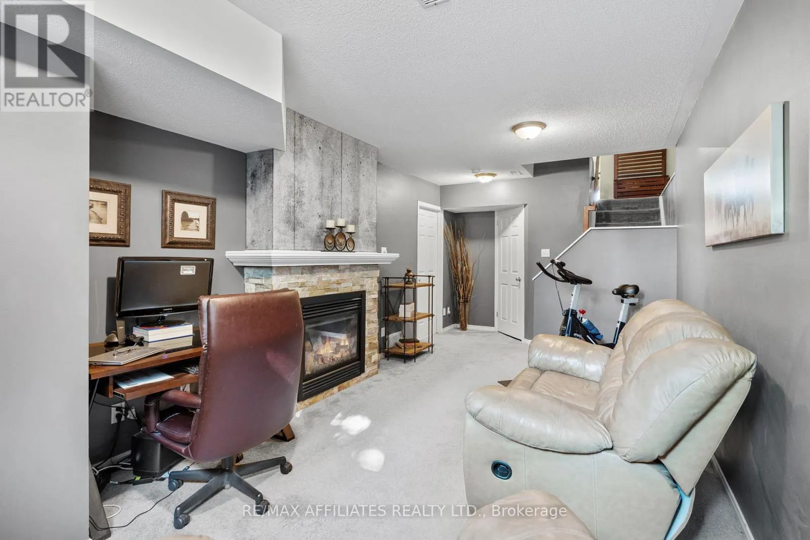 215 CATAMOUNT COURT