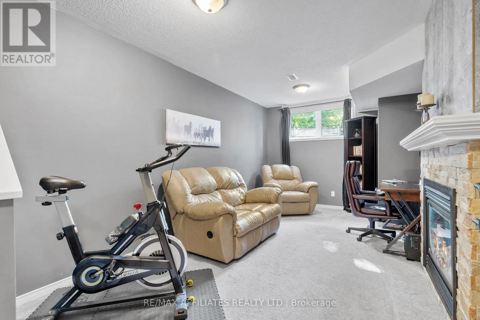 215 CATAMOUNT COURT