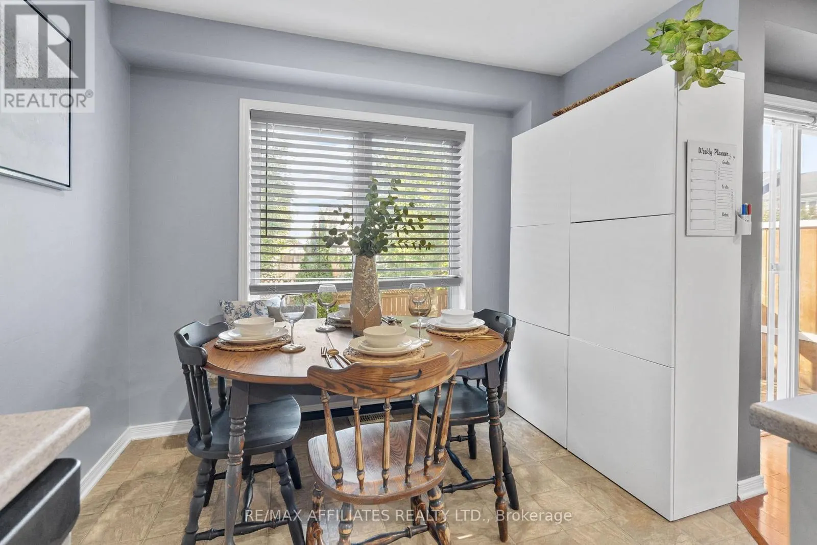 215 CATAMOUNT COURT