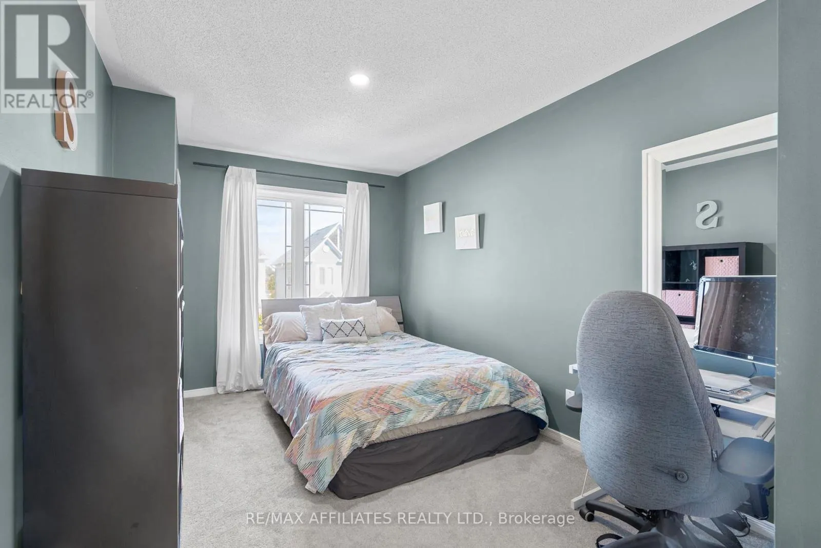 215 CATAMOUNT COURT