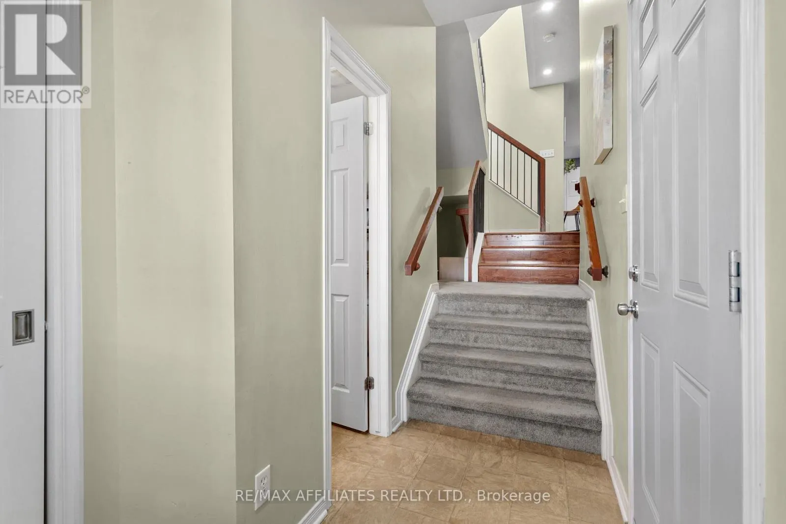 215 CATAMOUNT COURT