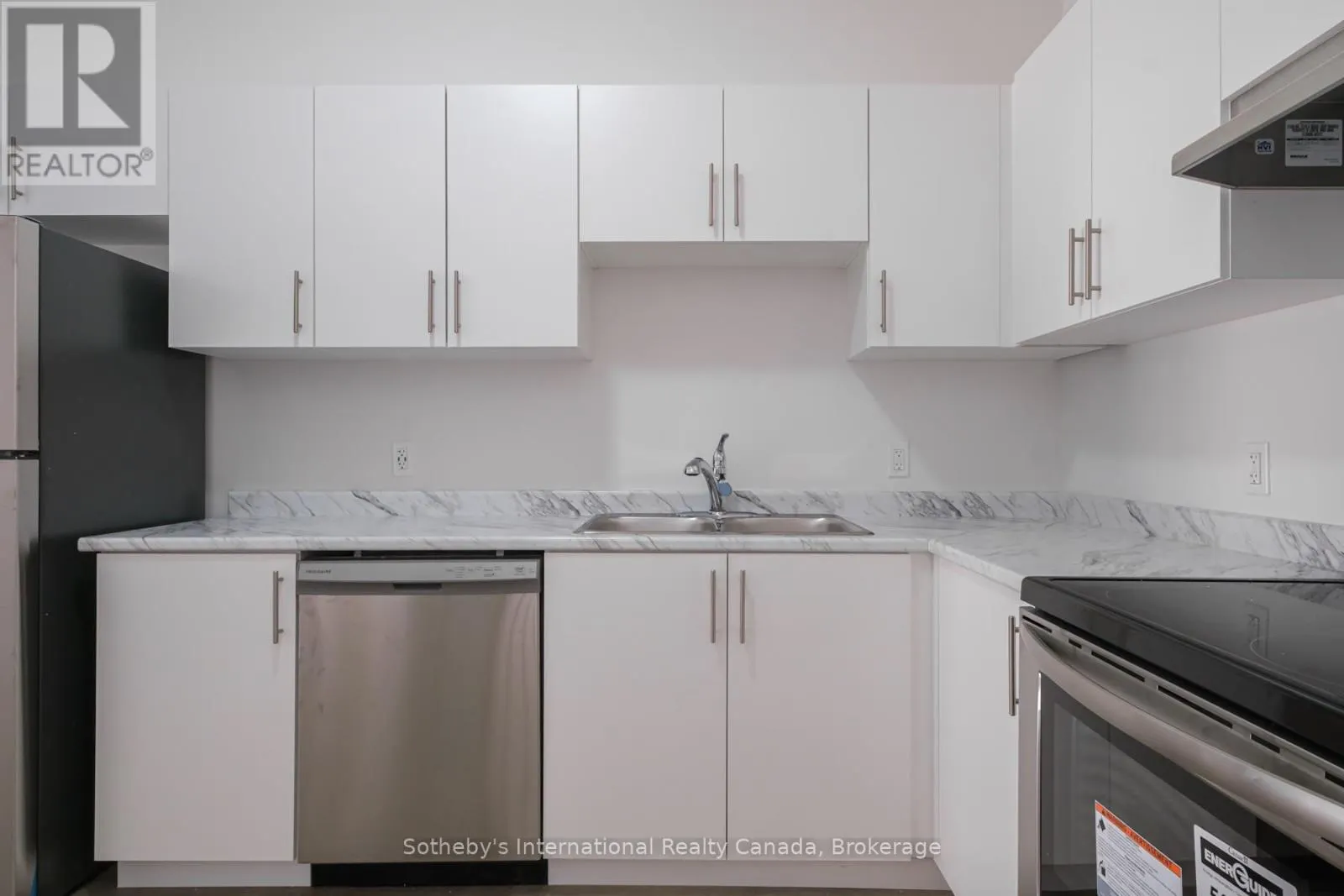 36 - 550 GREY STREET, #36