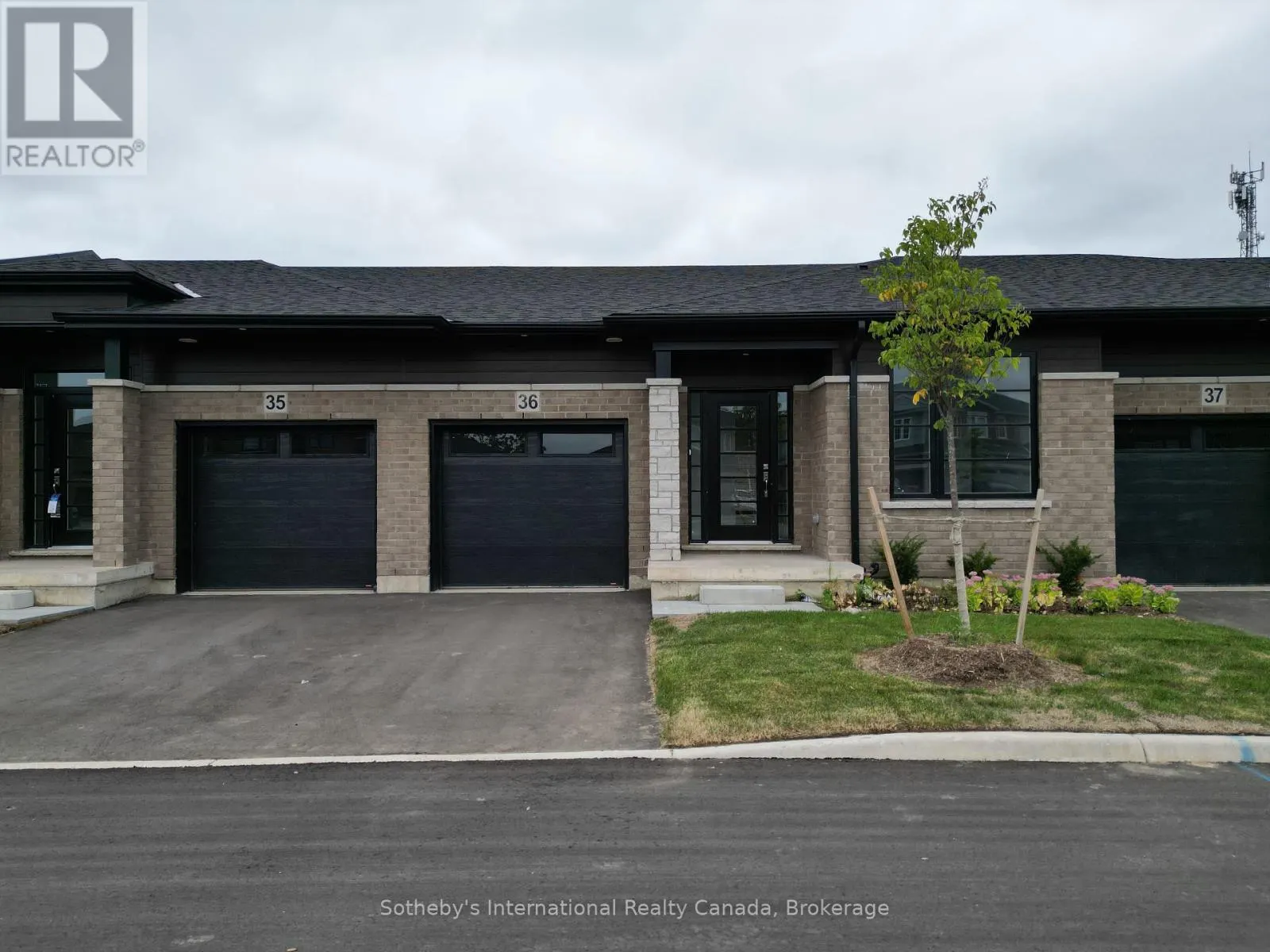36 - 550 GREY STREET, #36