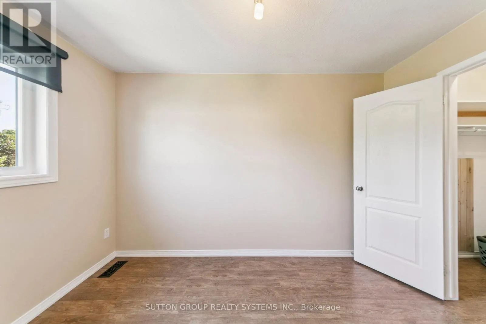 57 FOXBOROUGH DRIVE