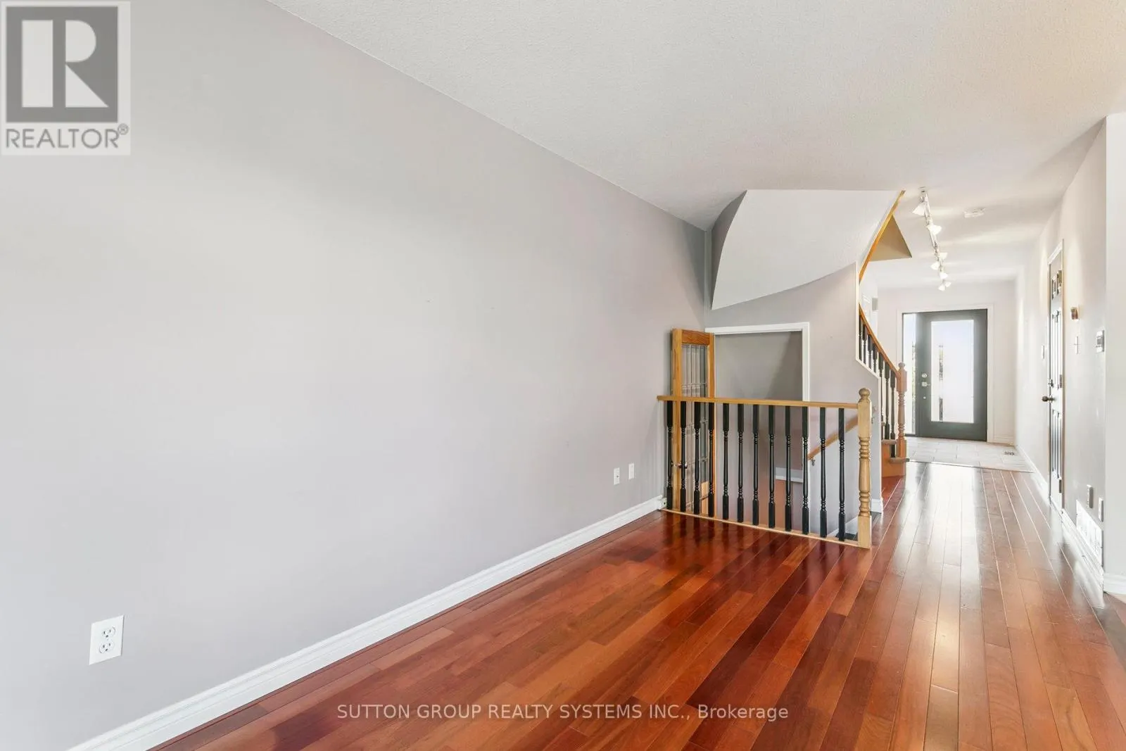 57 FOXBOROUGH DRIVE