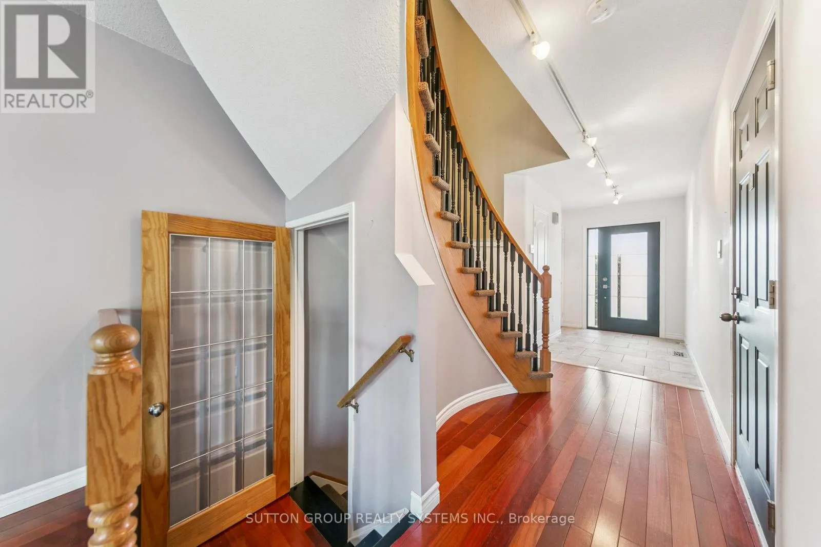 57 FOXBOROUGH DRIVE