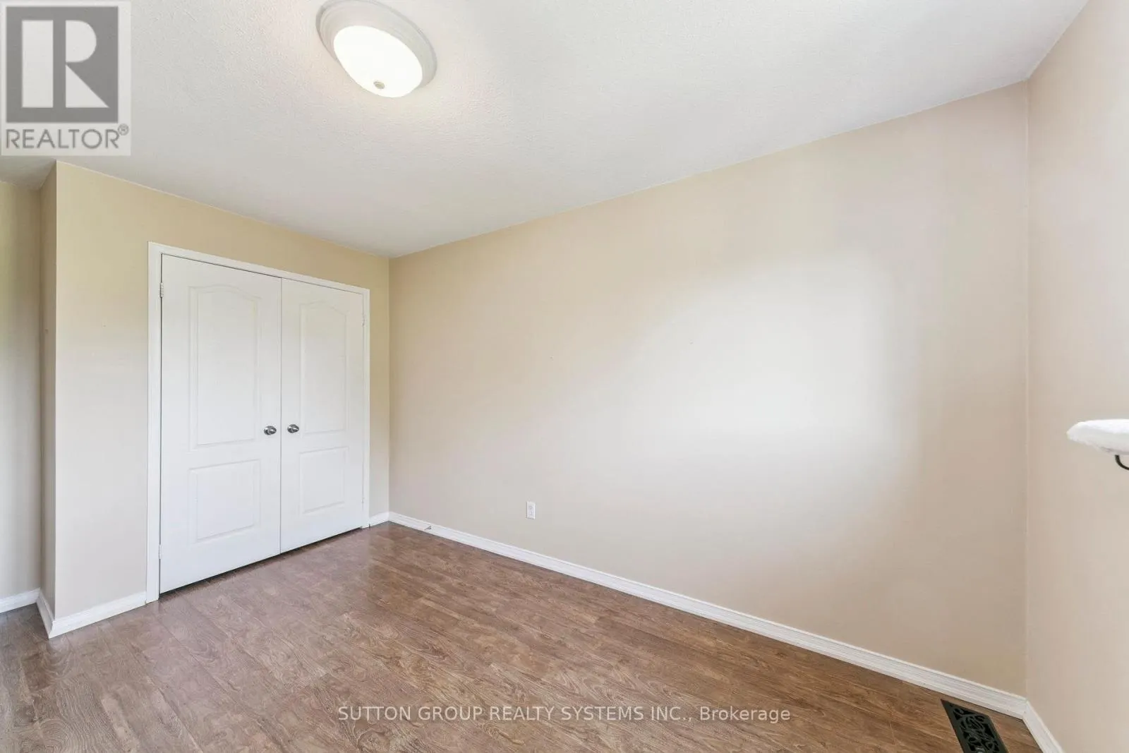 57 FOXBOROUGH DRIVE