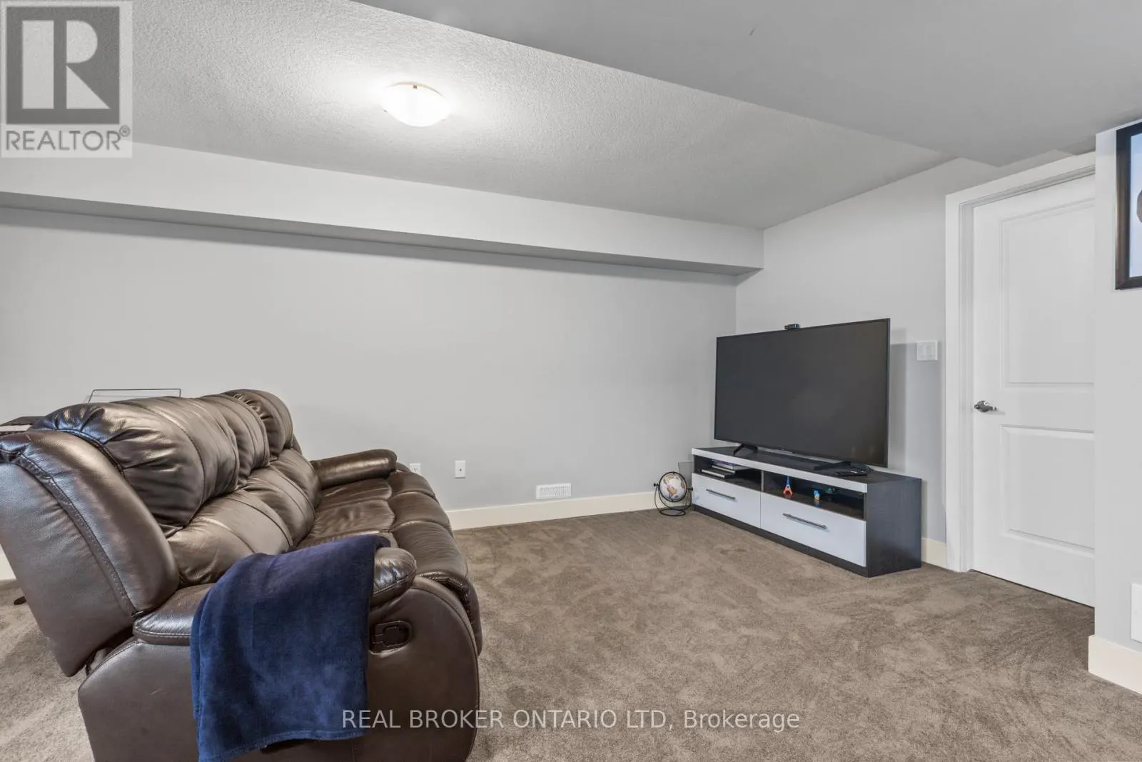 43 - 1960 DALMAGARRY ROAD, #43
