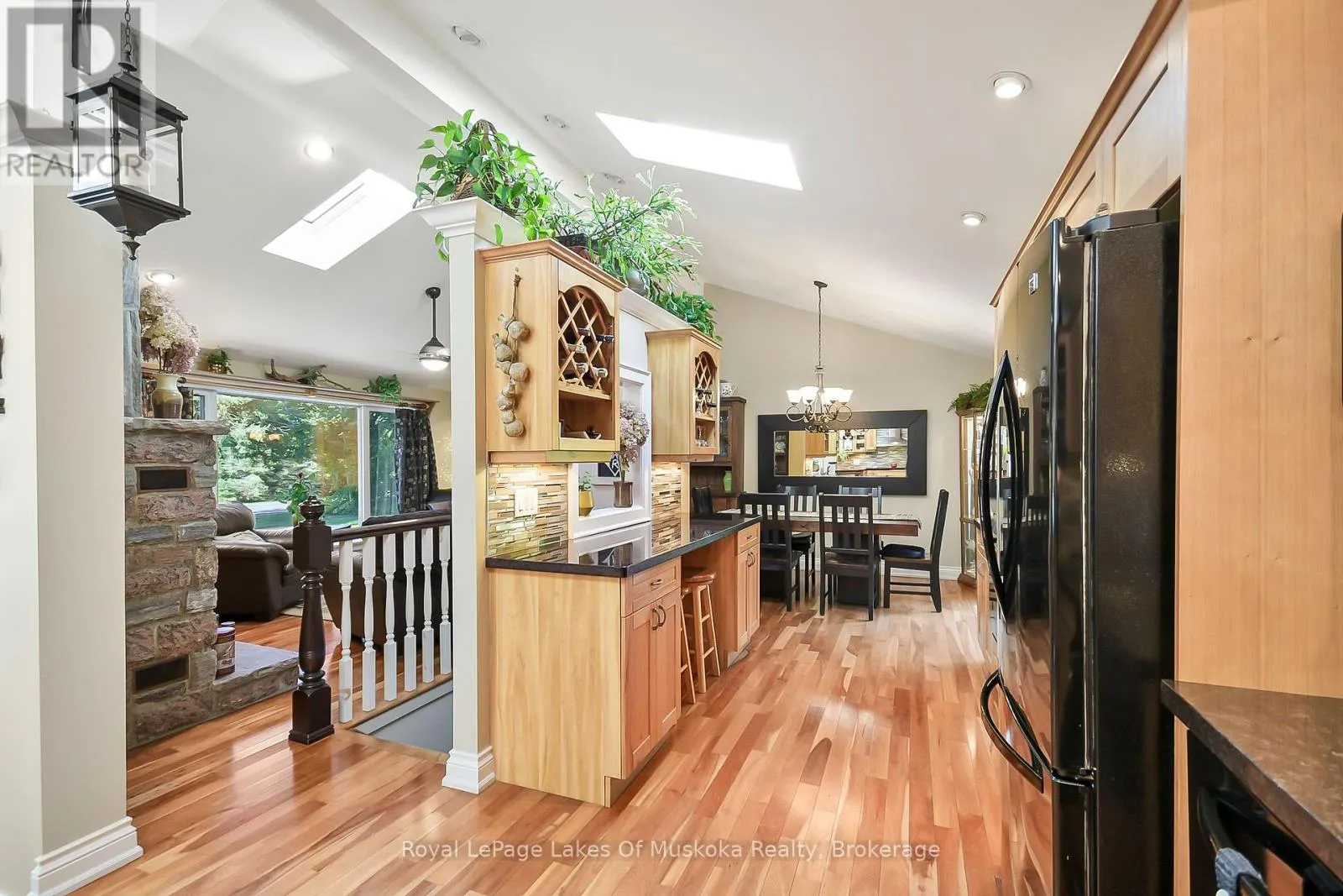 2 LESLIE DRIVE W