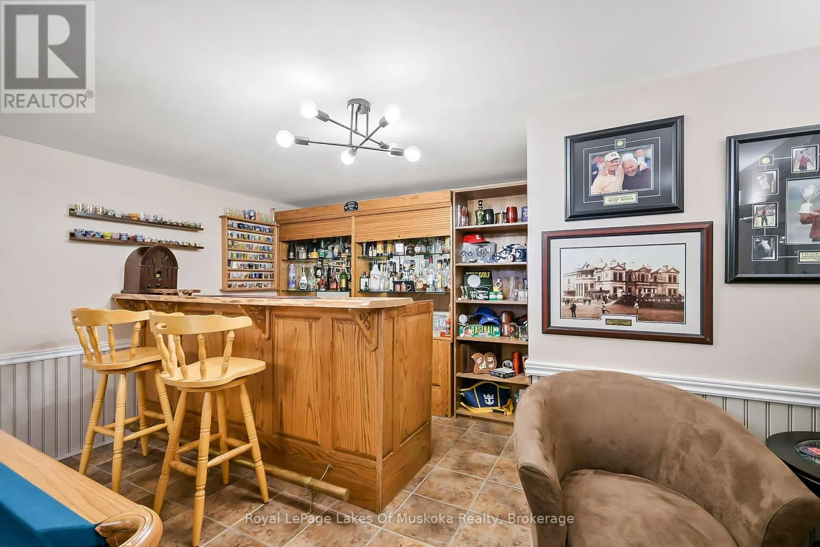 2 LESLIE DRIVE W