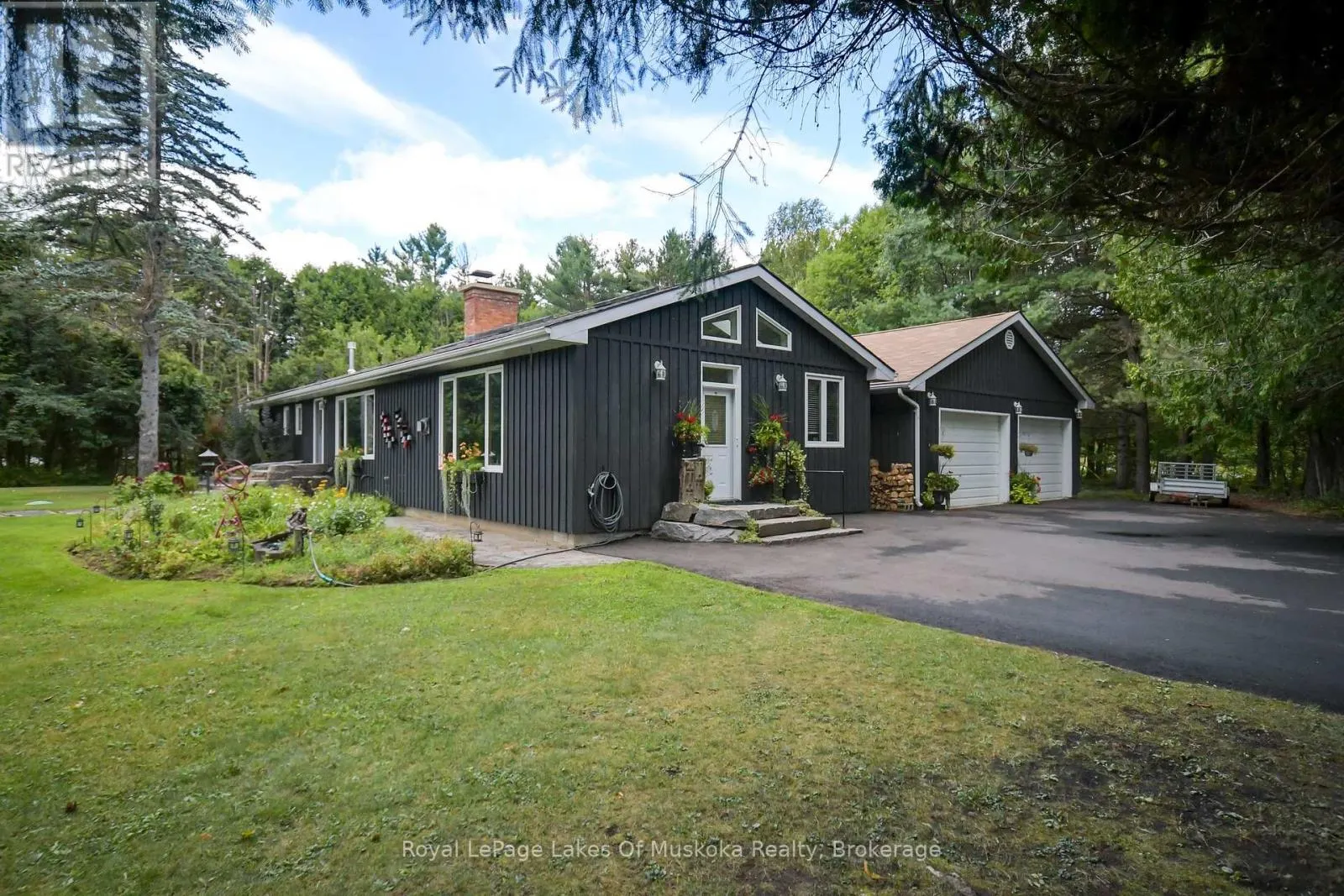 2 LESLIE DRIVE W