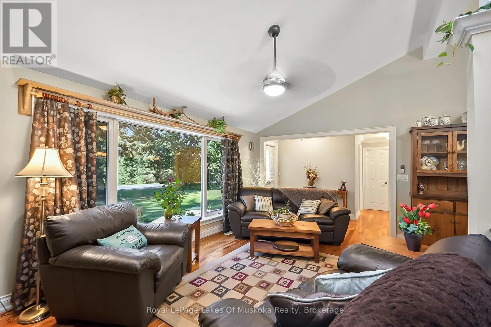 2 LESLIE DRIVE W