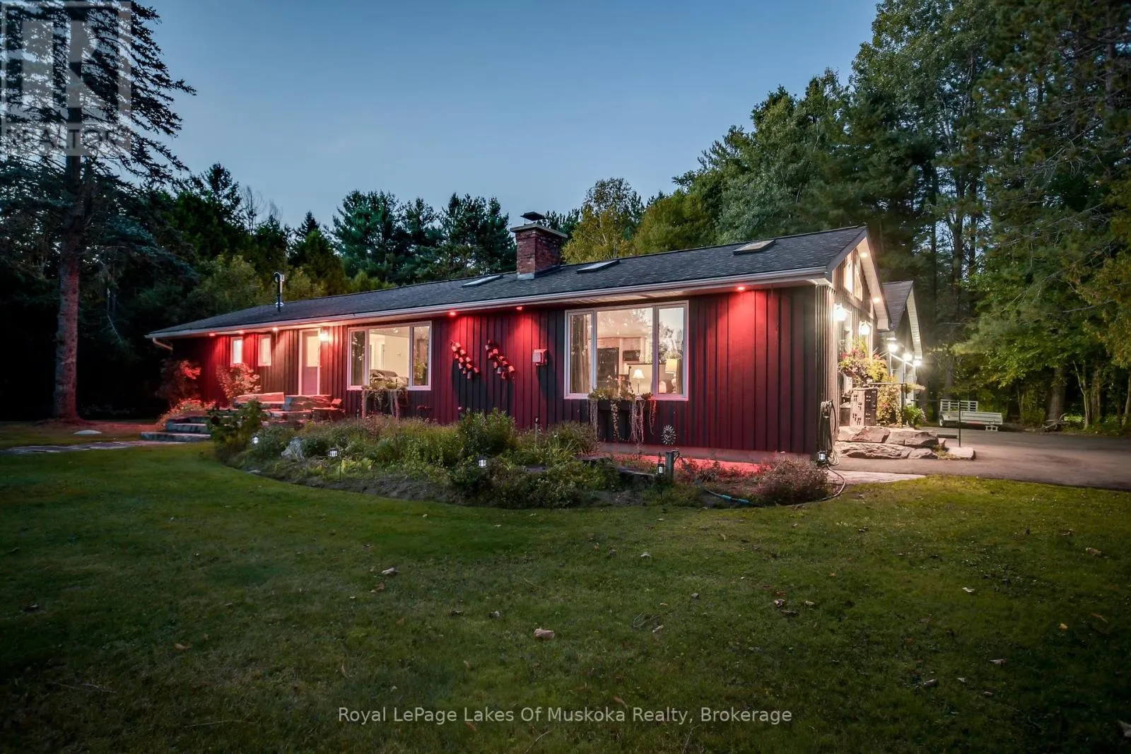 2 LESLIE DRIVE W