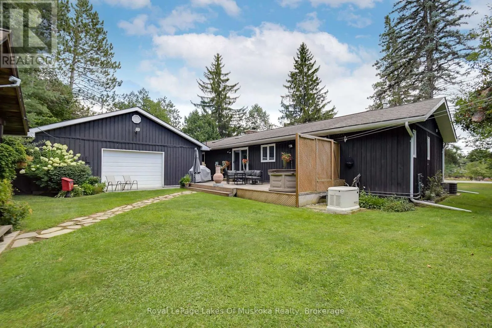2 LESLIE DRIVE W