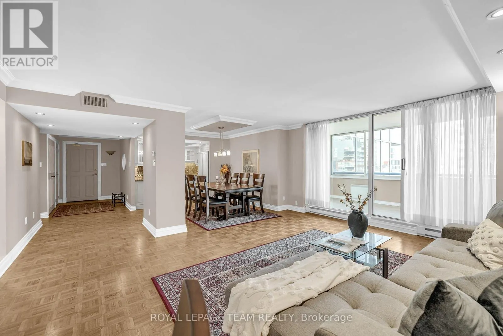 905 - 160 GEORGE STREET